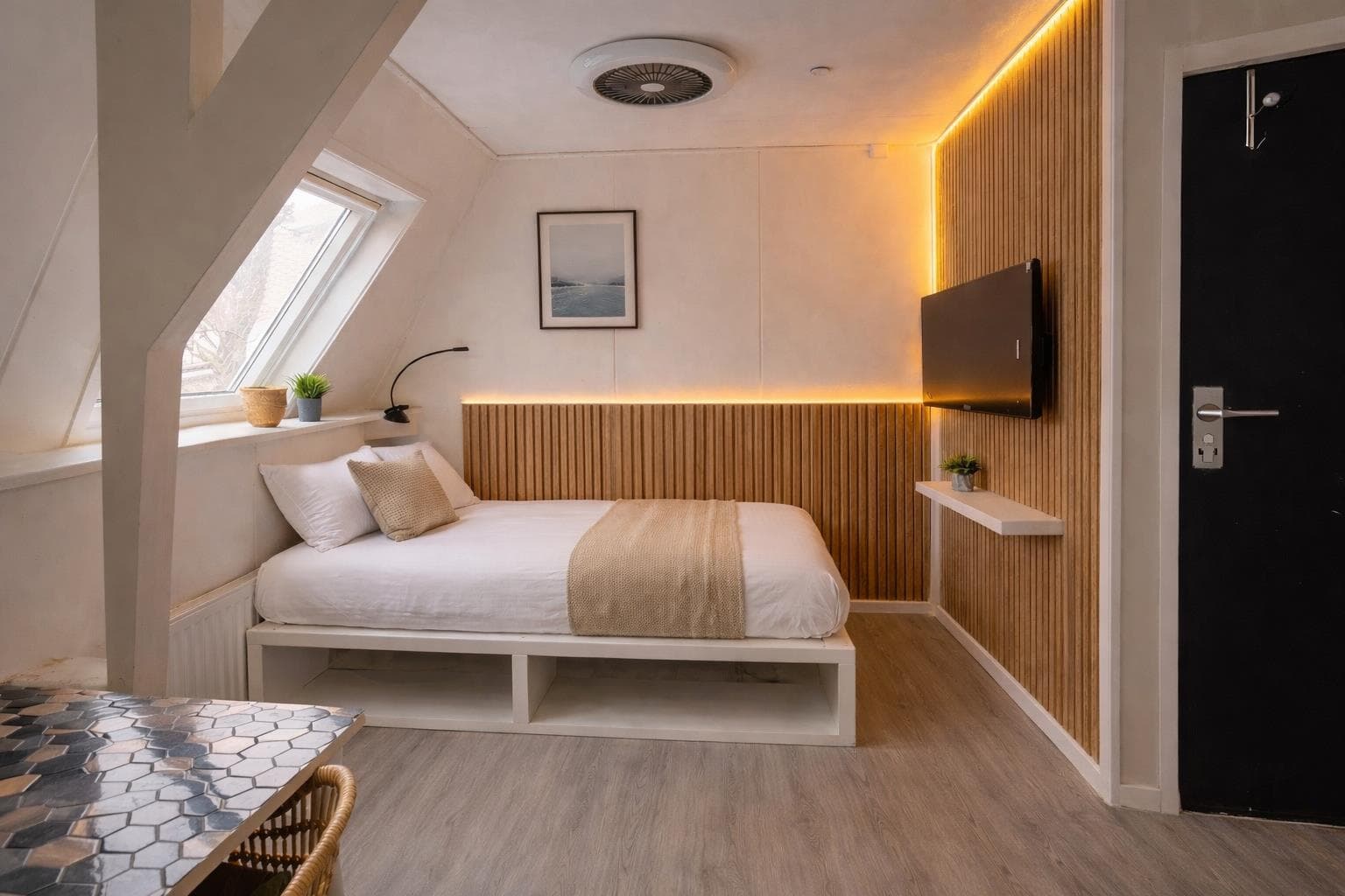 show all photos of Haarlemmerstraat