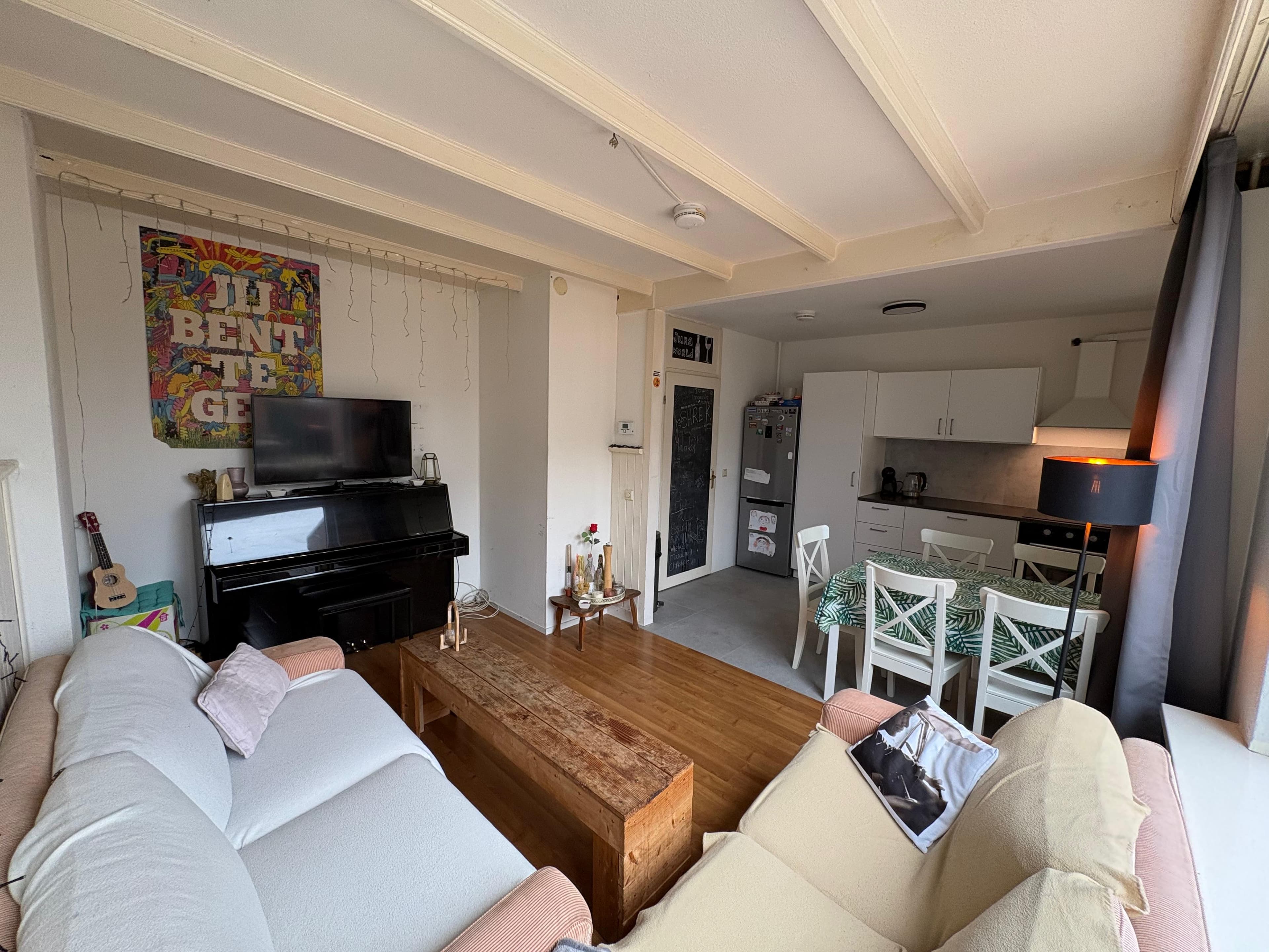 show all photos of Juralaan