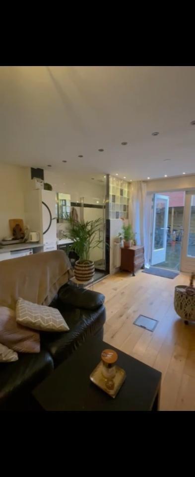 show all photos of Laan van Parijs