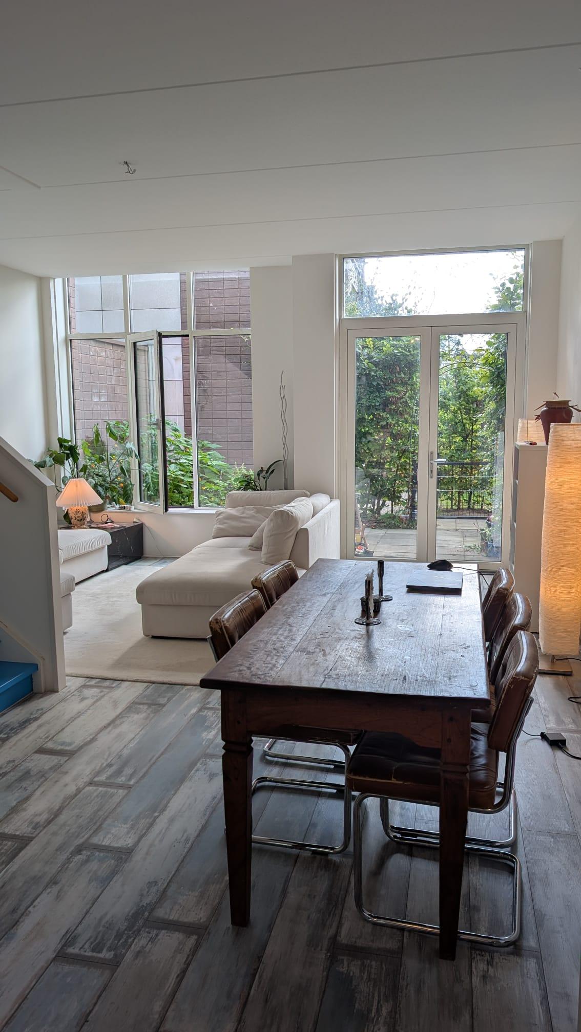 show all photos of Hugo de Vrieslaan