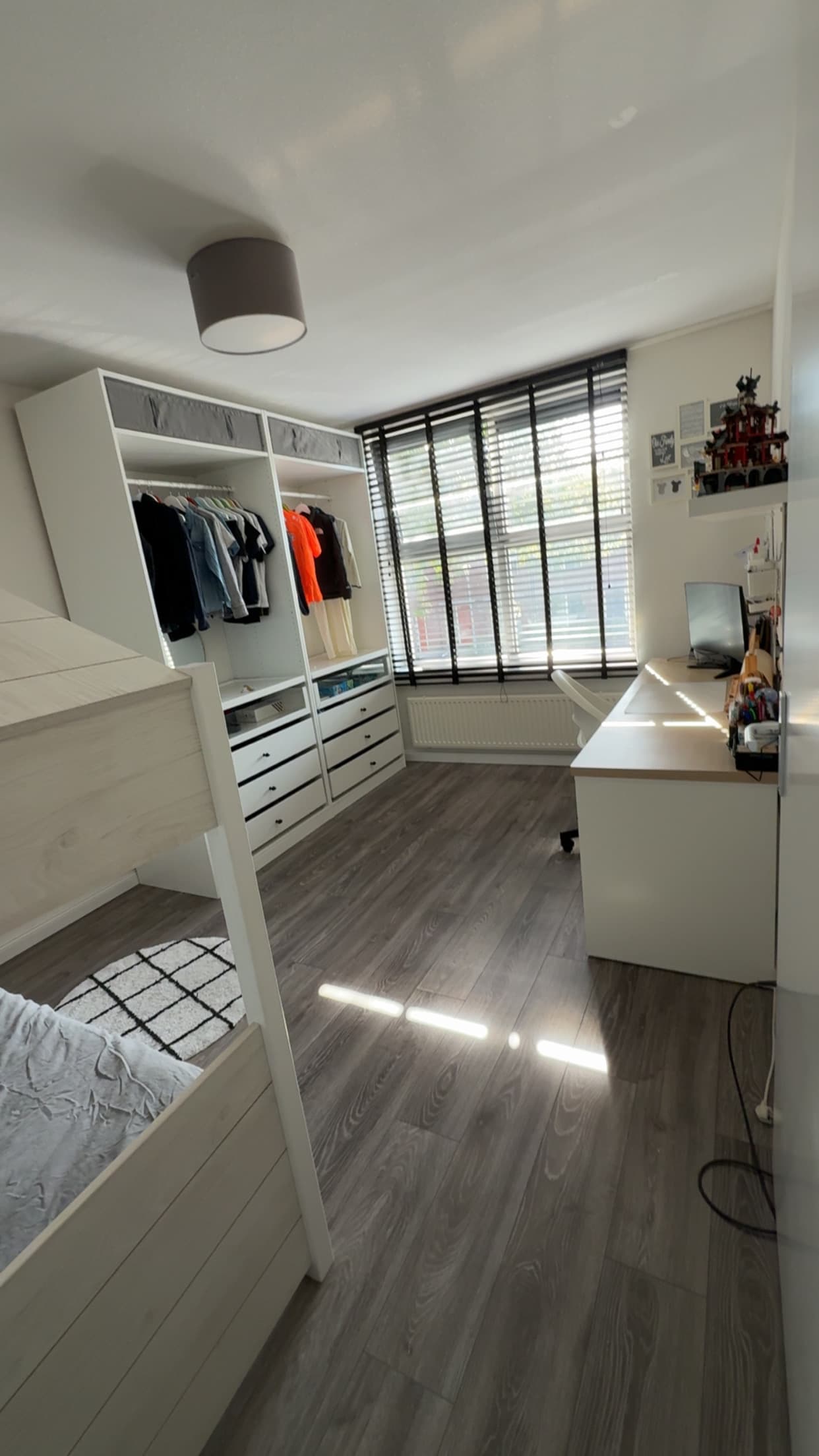 show all photos of Sarabande