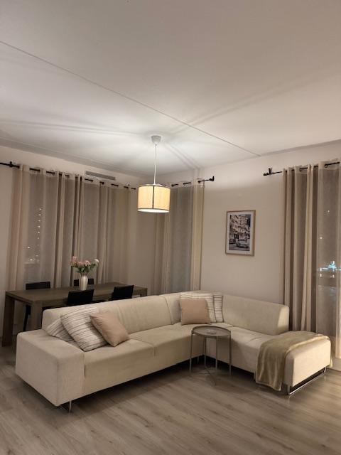 show all photos of Leo Smitstraat