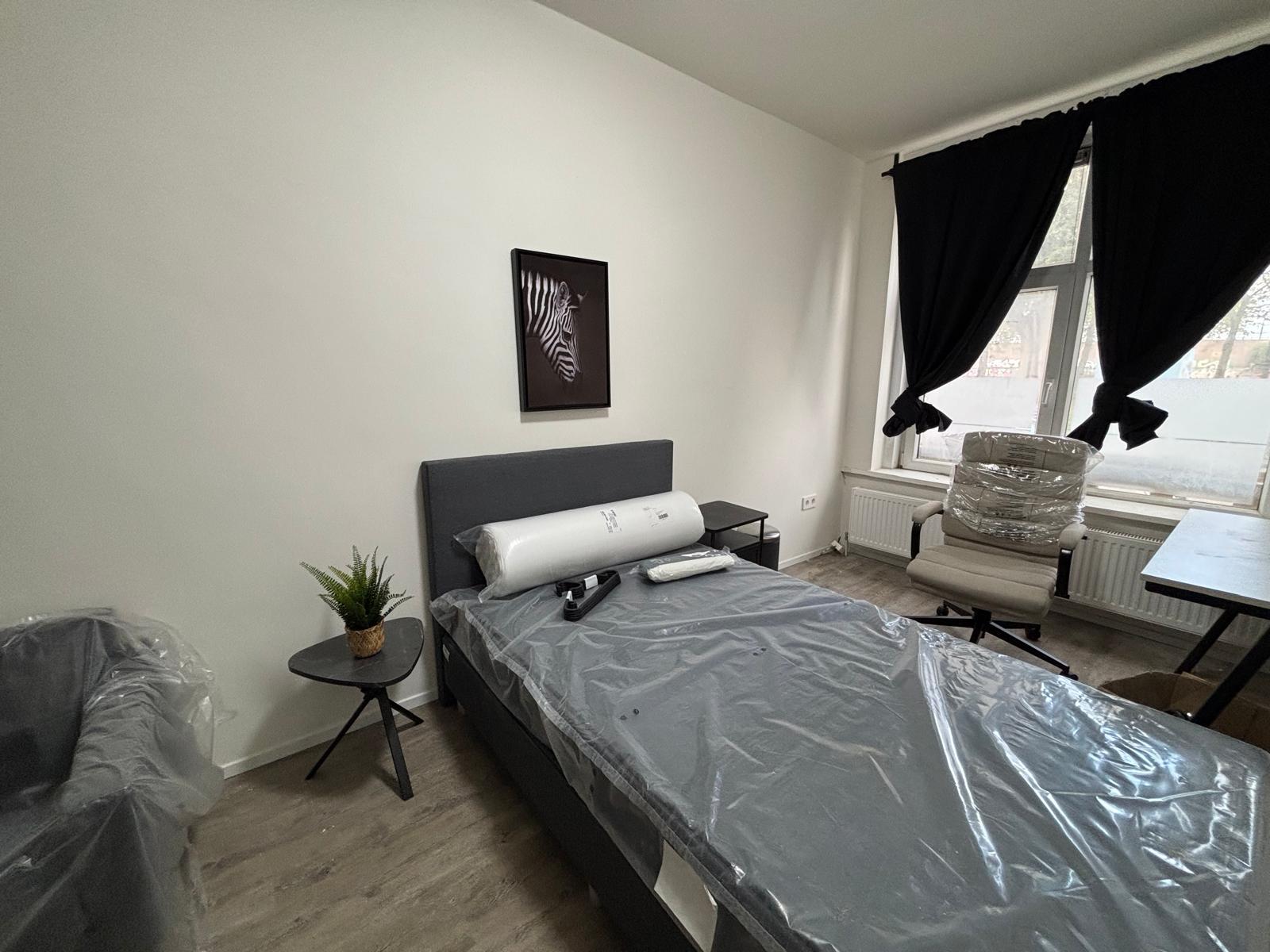 show all photos of West-Varkenoordseweg