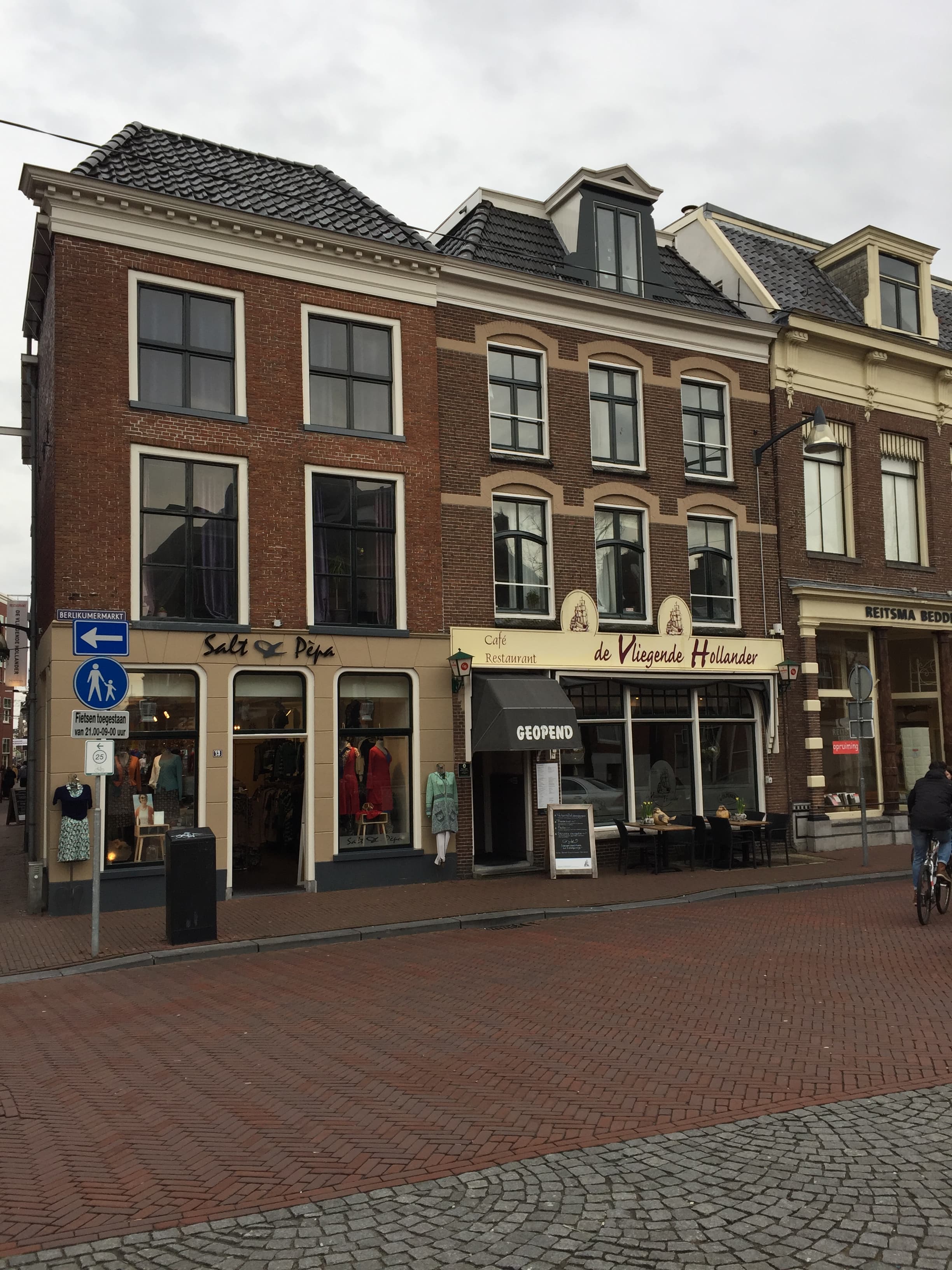 show all photos of Oude Oosterstraat