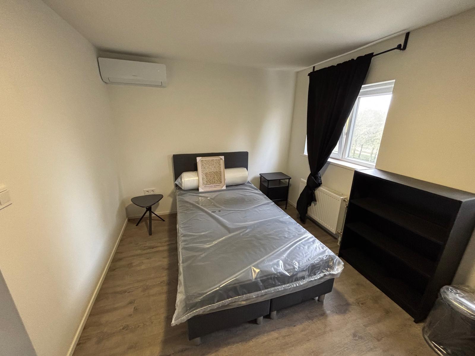 show all photos of West-Varkenoordseweg