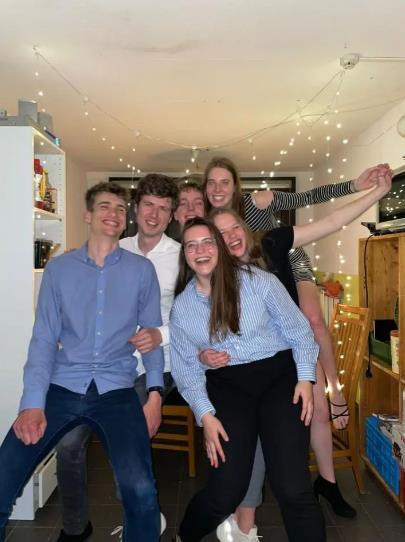 show all photos of Calslaan