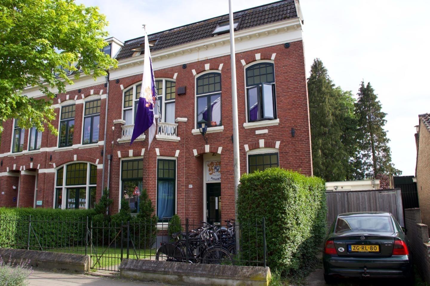 show all photos of Emmastraat