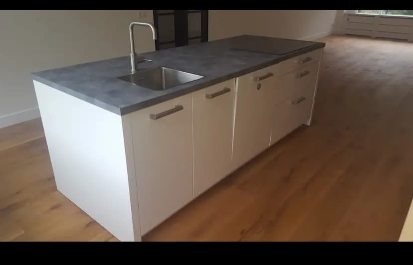 show all photos of Tobias Asserlaan