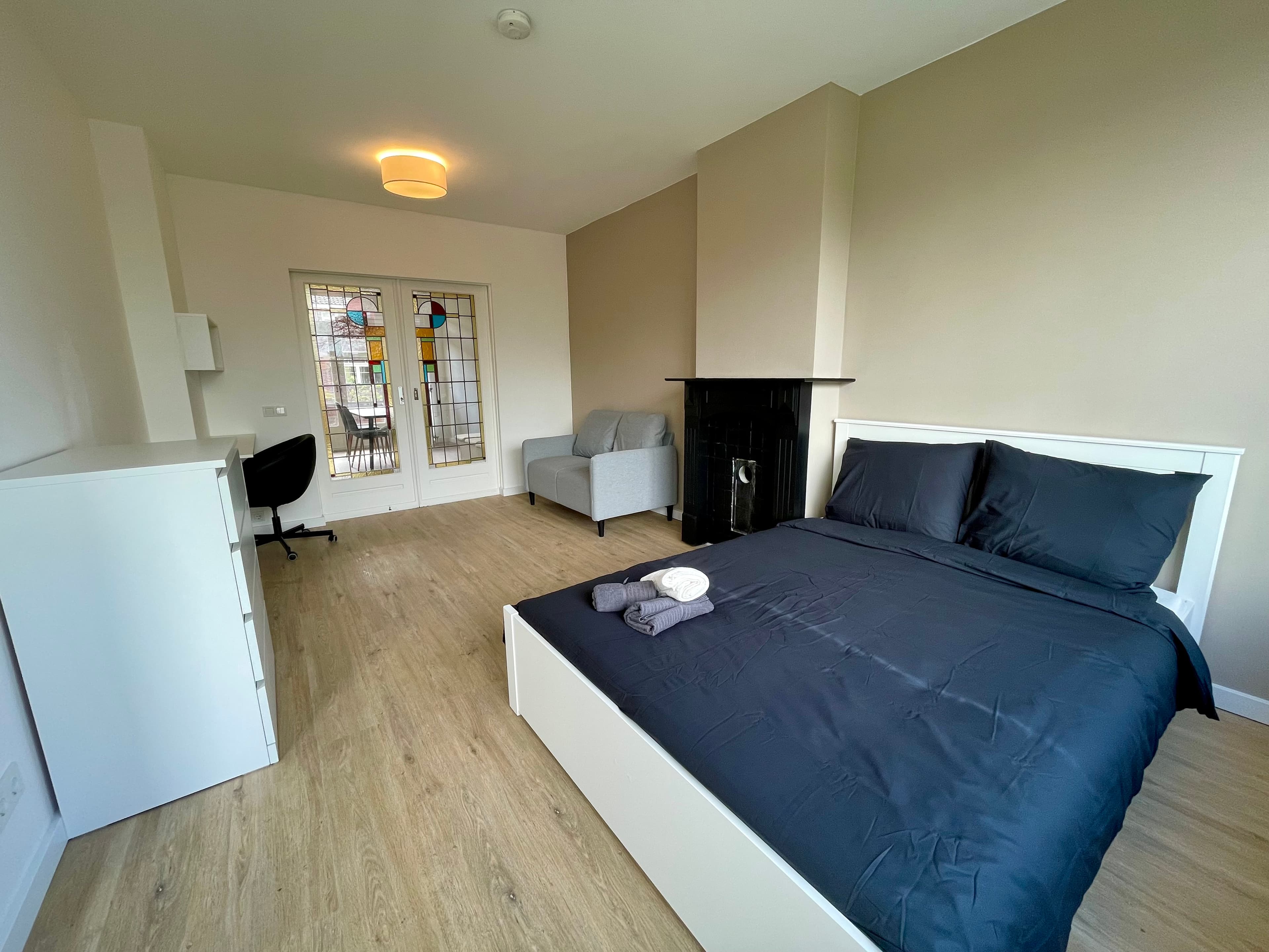 show all photos of Professor Poelslaan