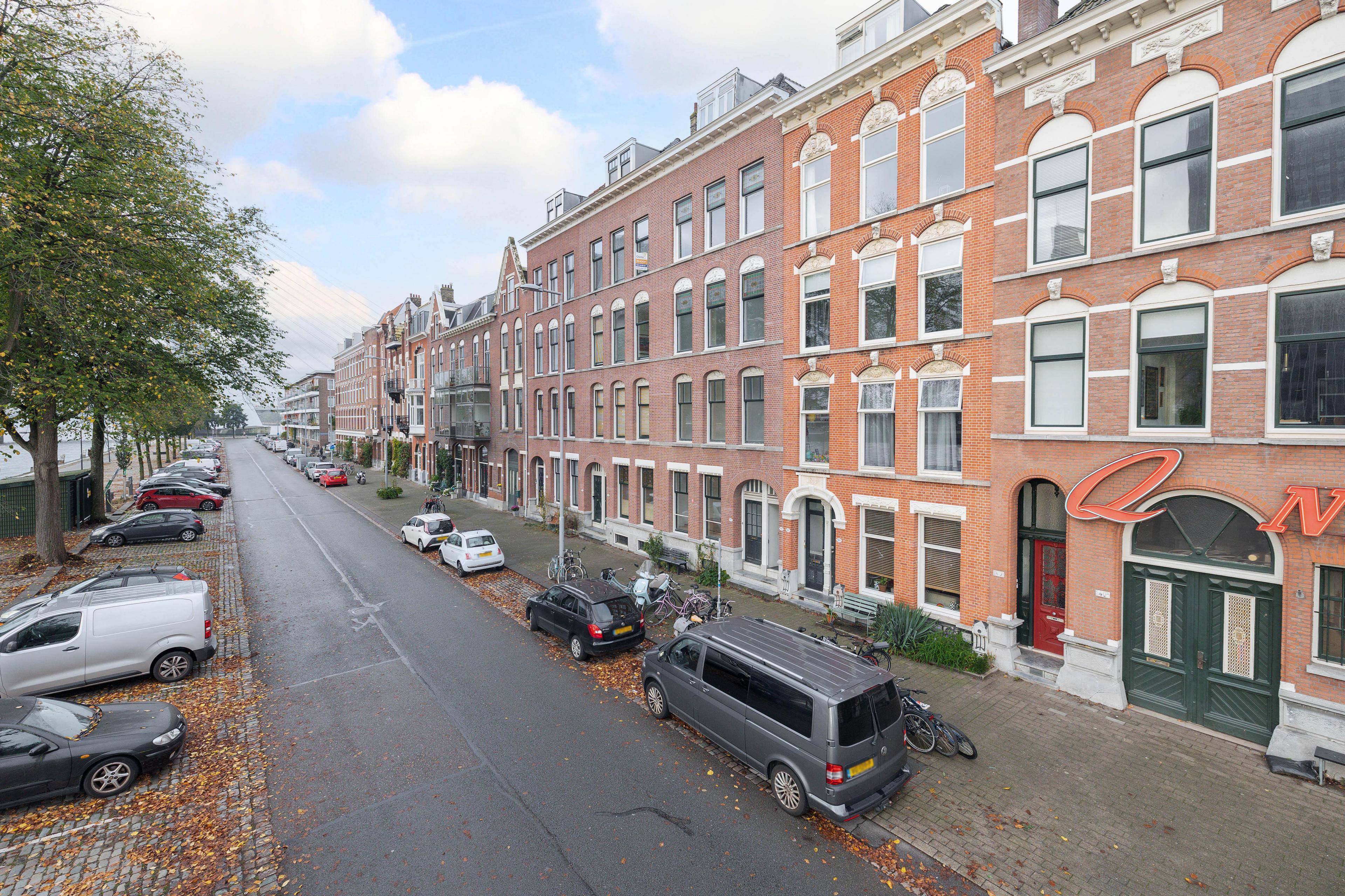 show all photos of Prins Hendrikkade