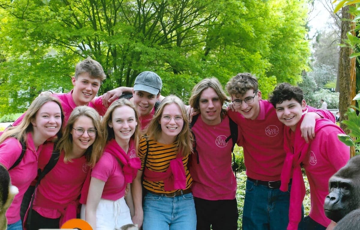 show all photos of Calslaan