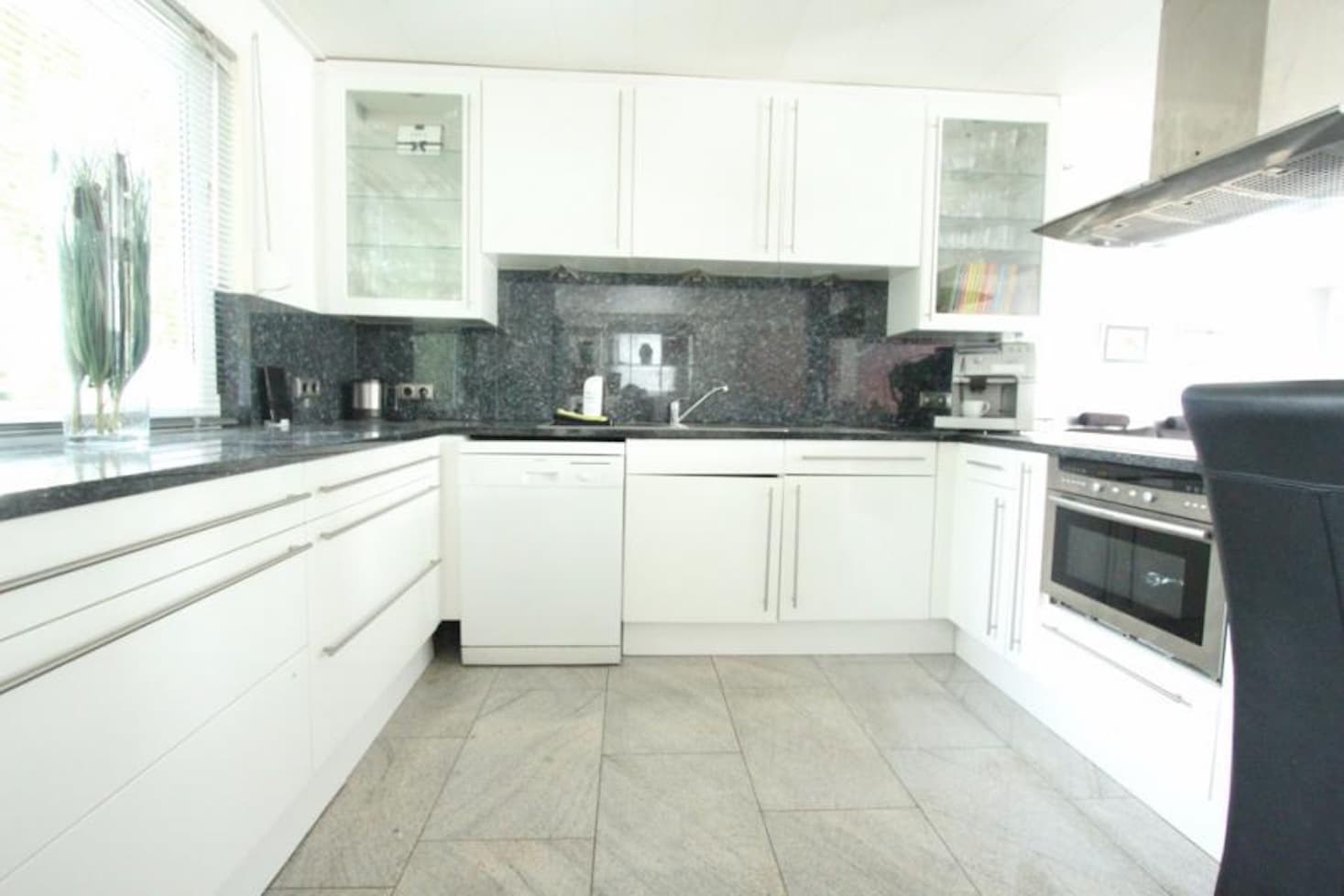 show all photos of Stuwweg