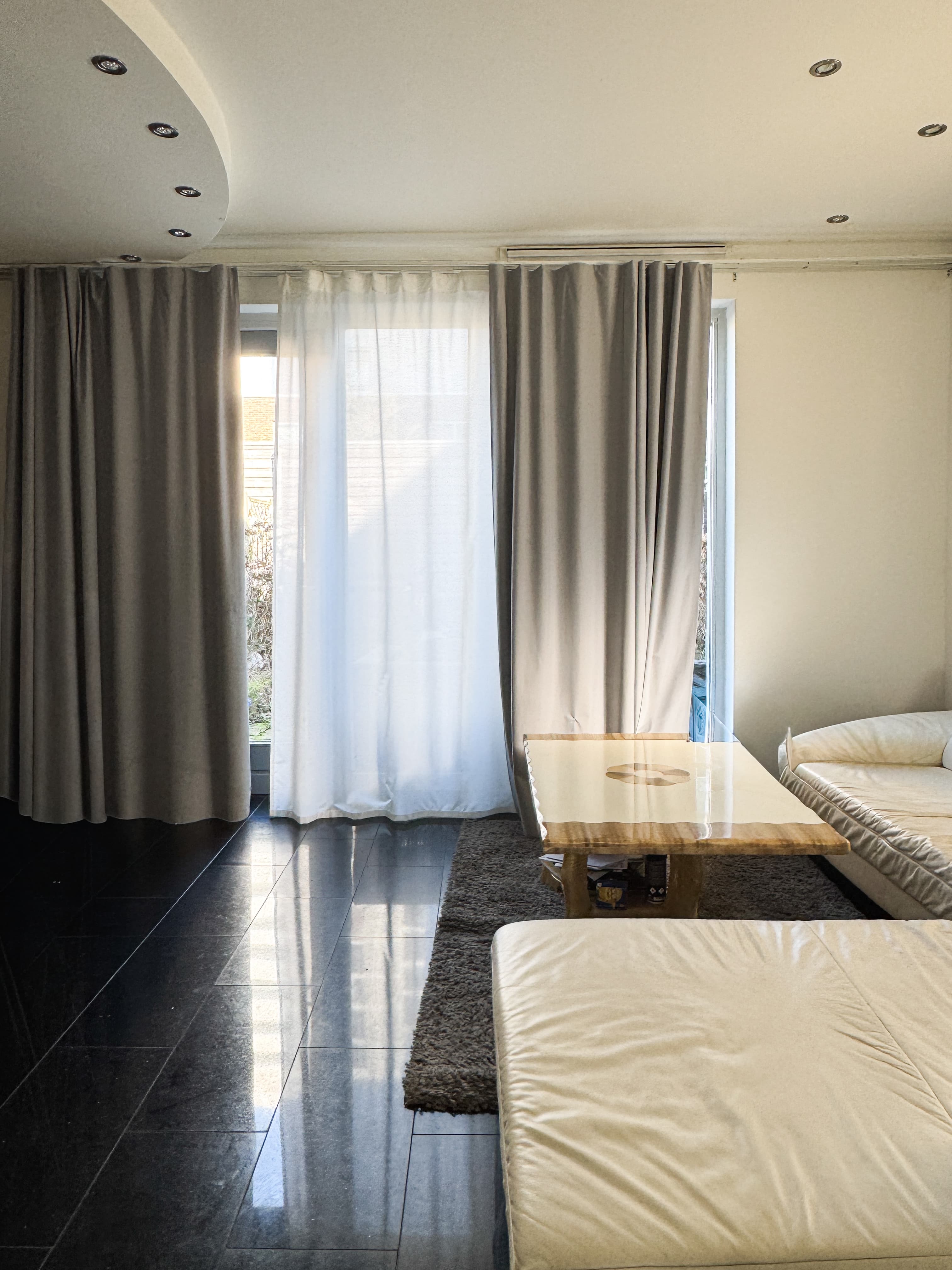 show all photos of Aakpad