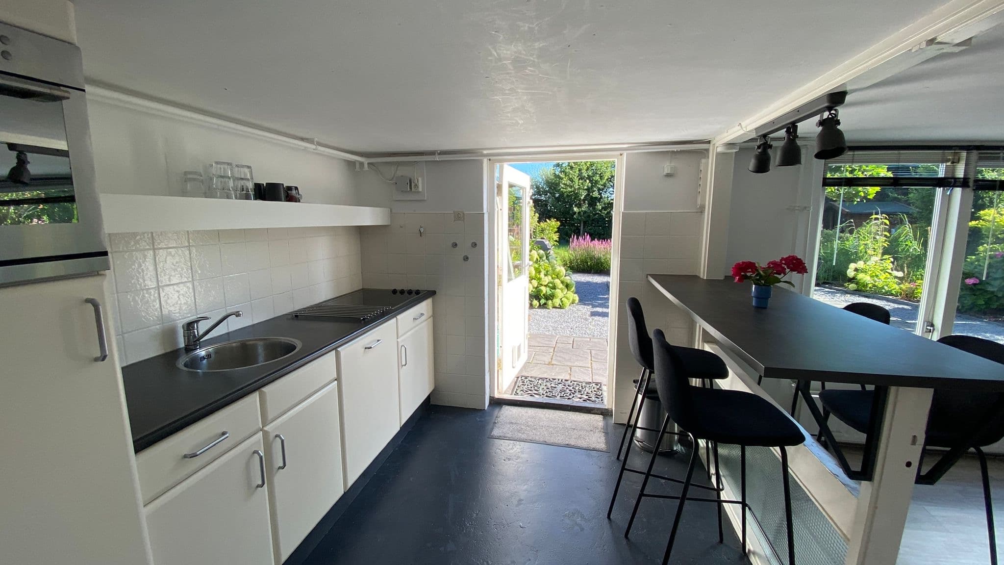 show all photos of Amstelkade