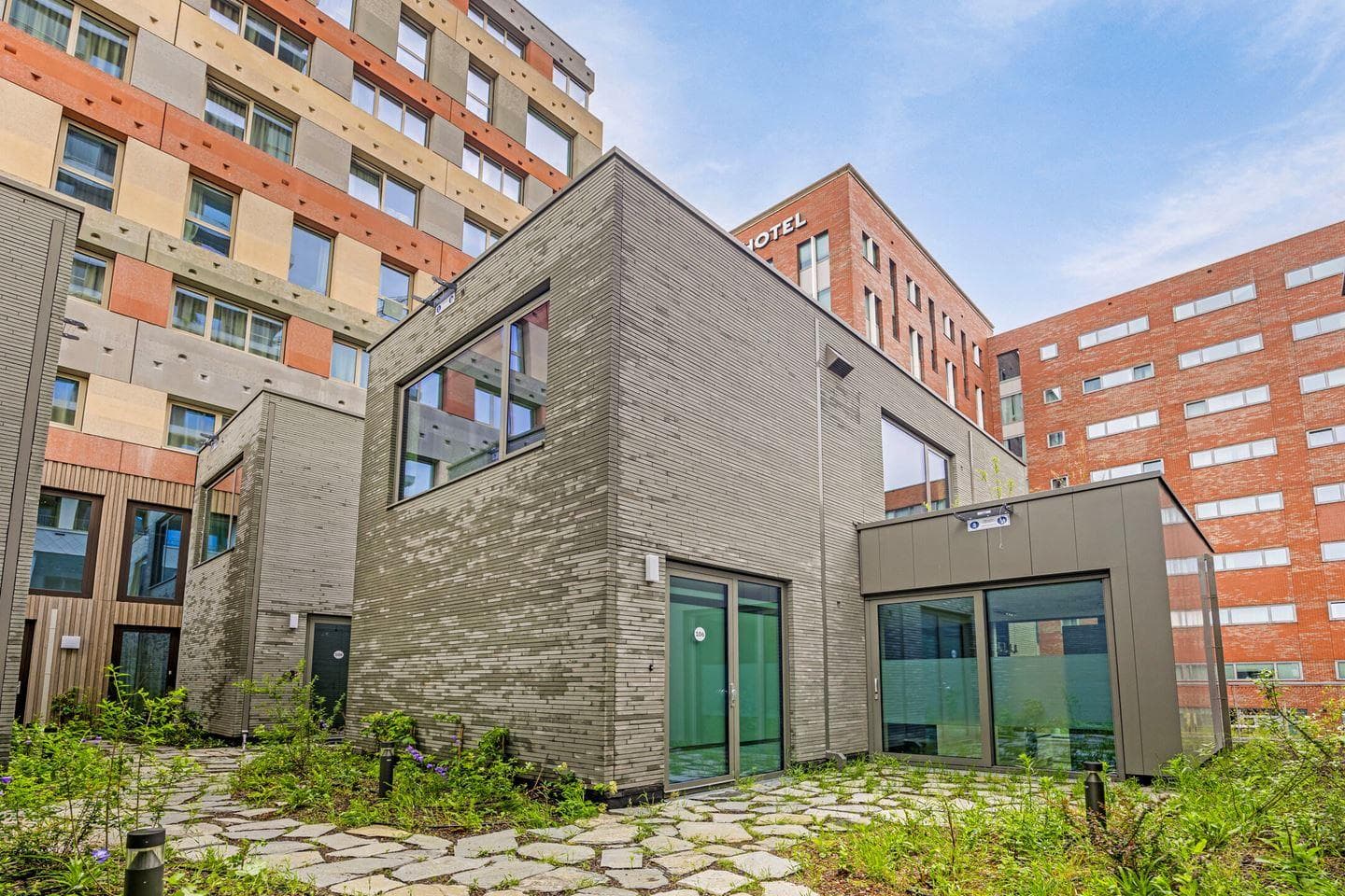 show all photos of Barajasweg