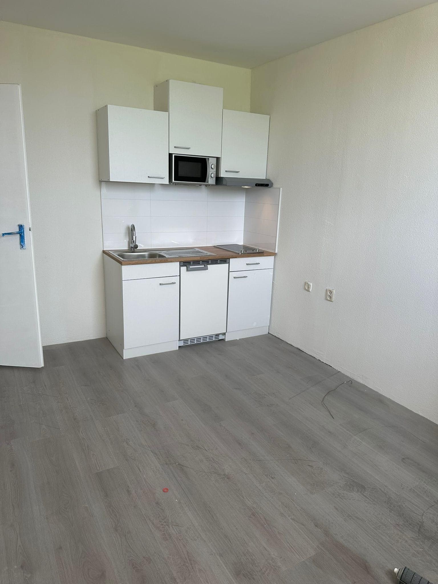 show all photos of Vrouwenweg