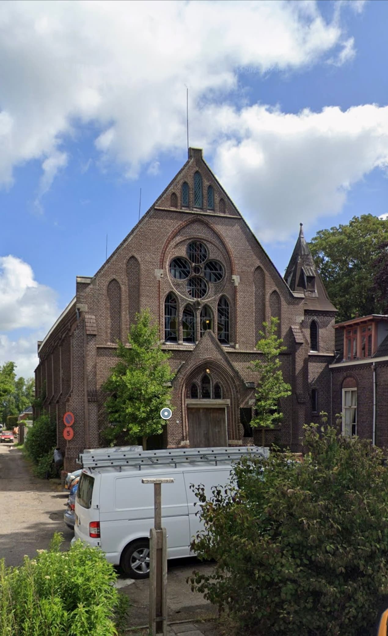 show all photos of Foxham