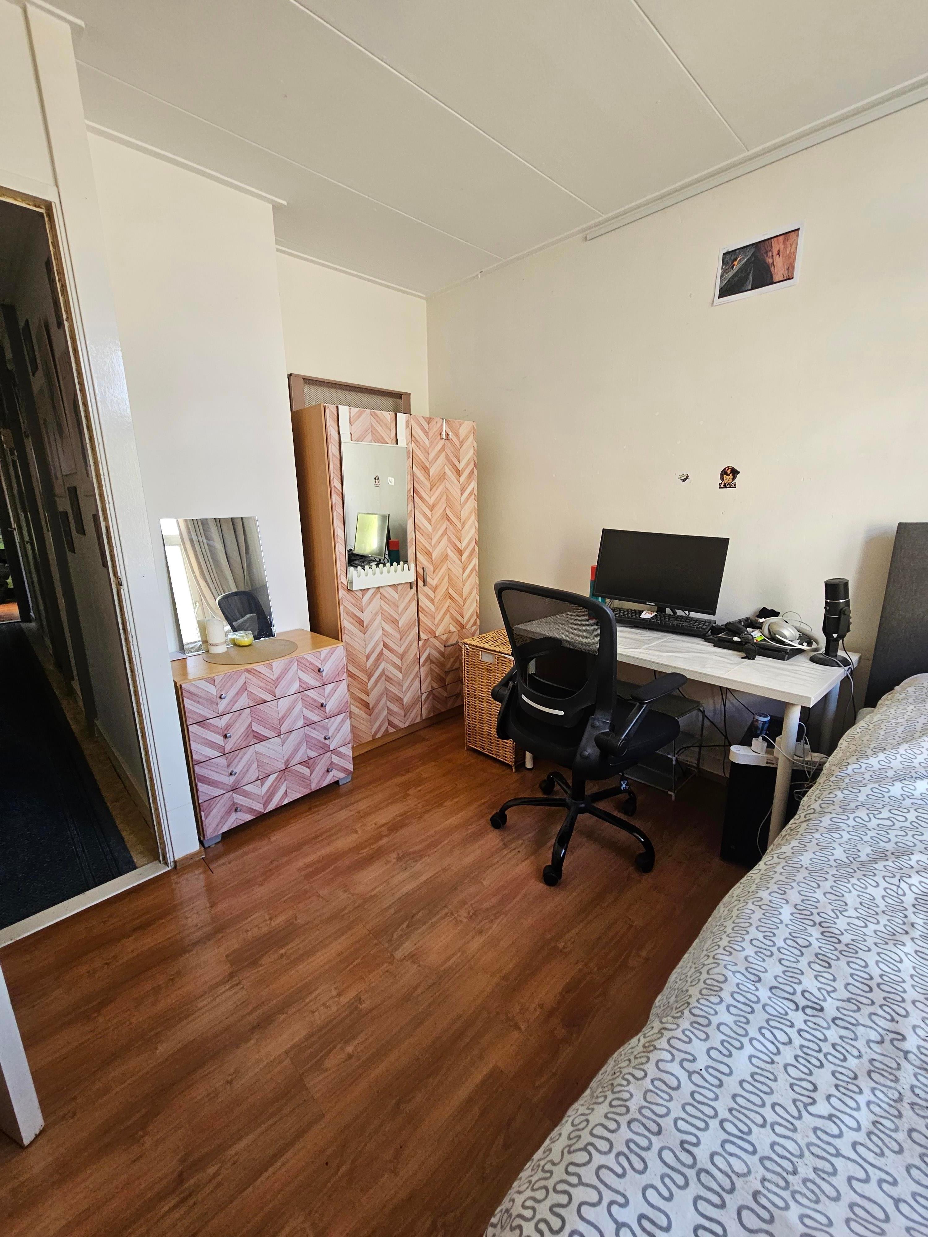 show all photos of Sluisstraat