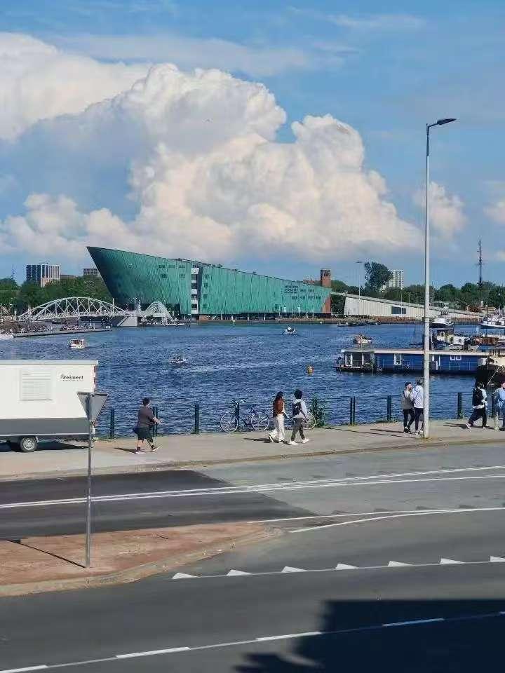 show all photos of Prins Hendrikkade