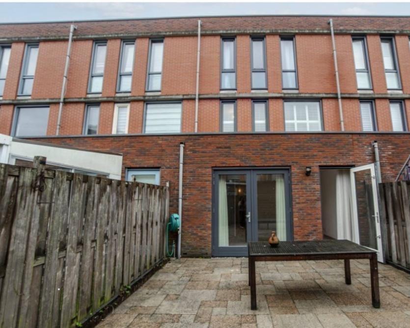 show all photos of Pieter Postsingel