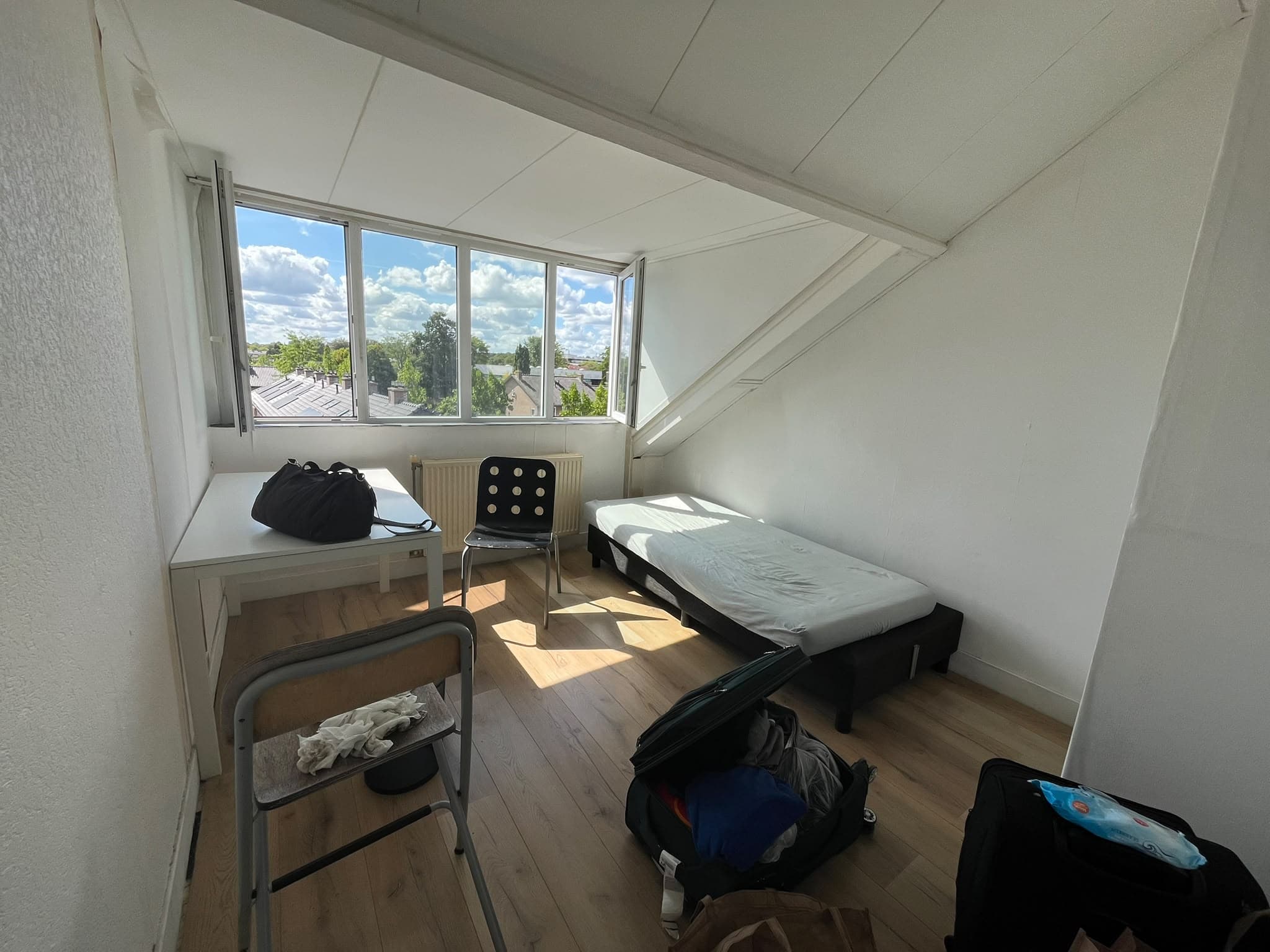 show all photos of Stroeslaan