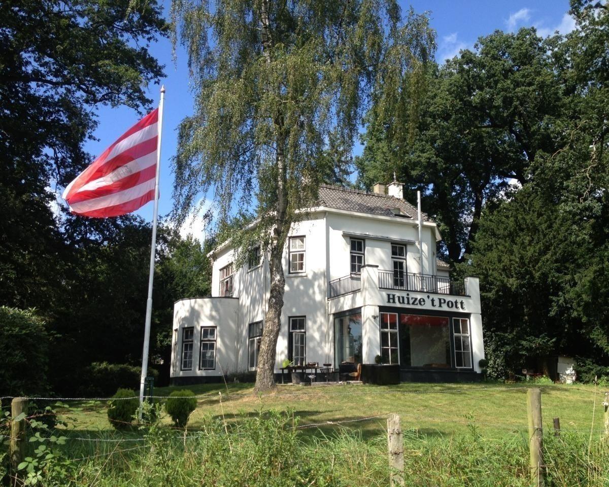 show all photos of Oldenzaalsestraat