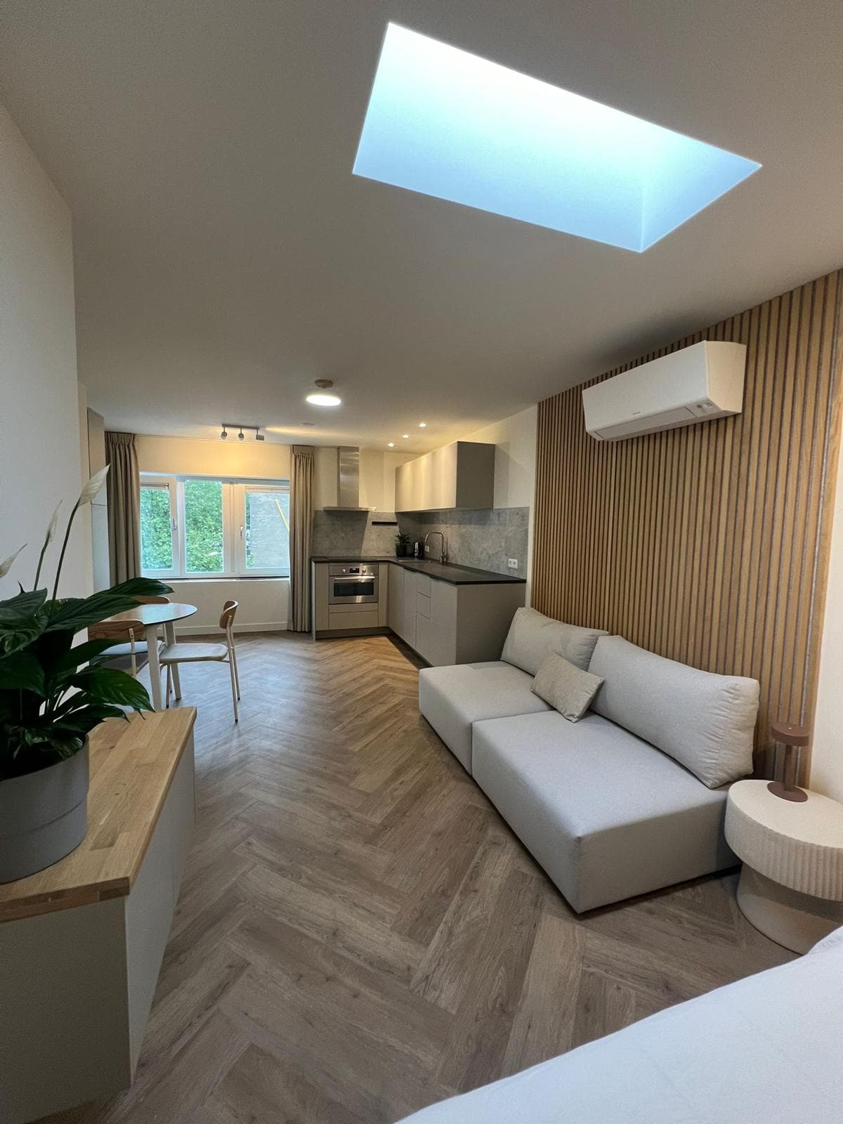 show all photos of Nieuwe Laan