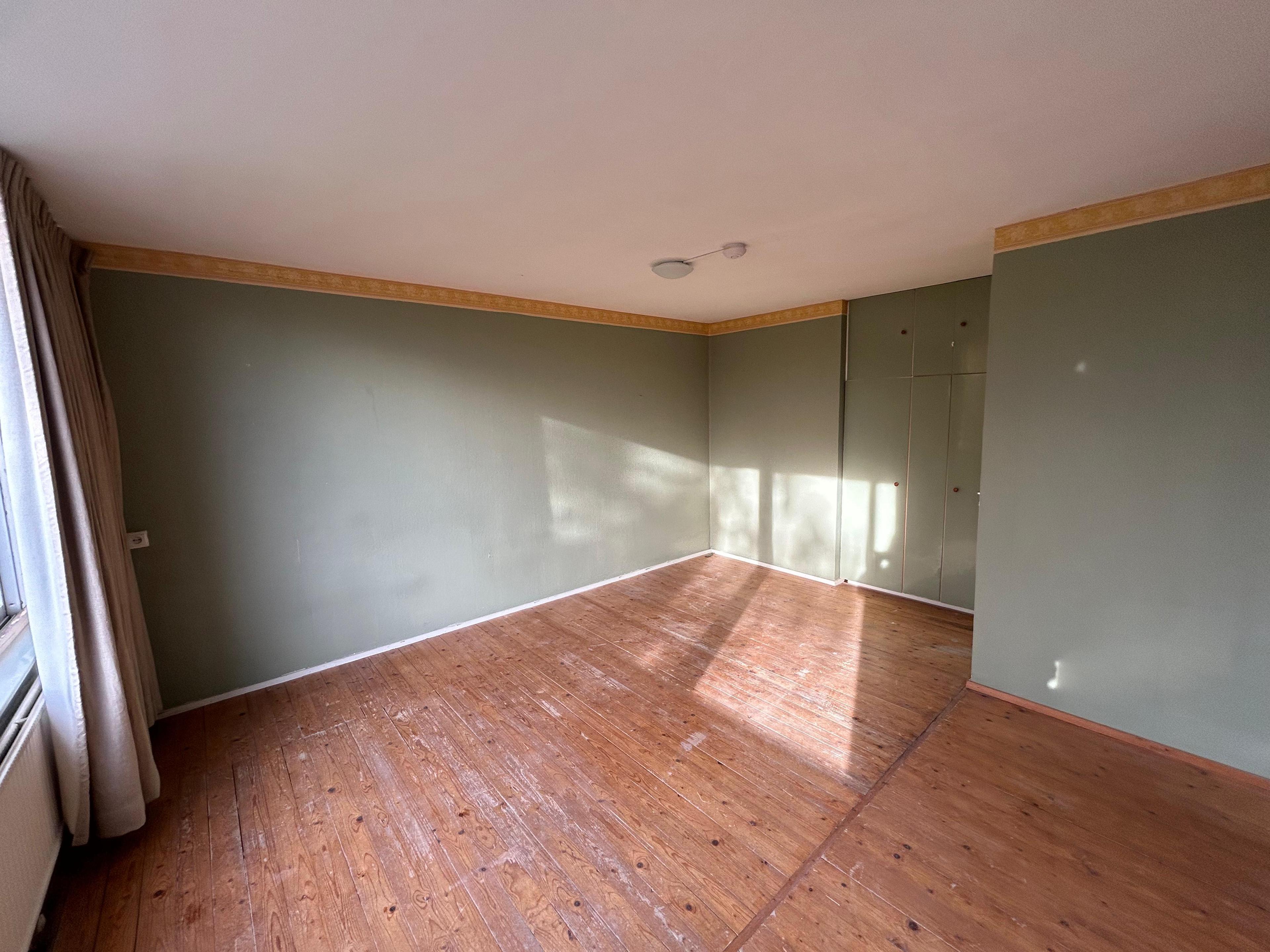 show all photos of Weegbreestraat