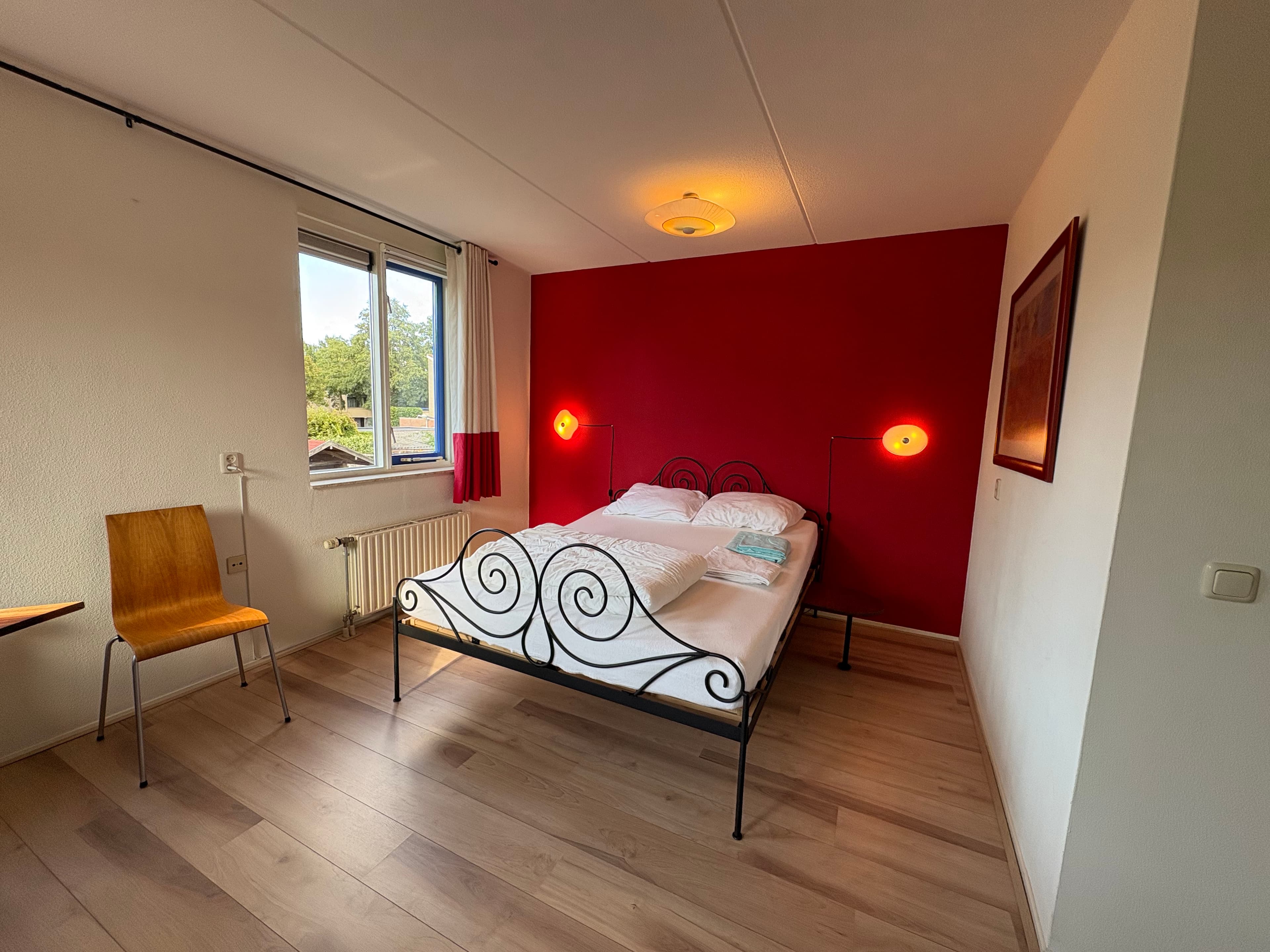 show all photos of Leonard Roggeveenstraat