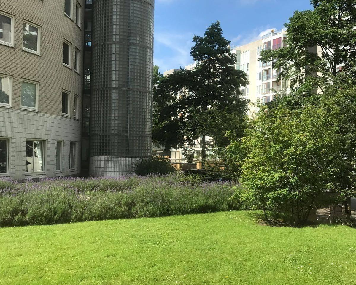 show all photos of Omval