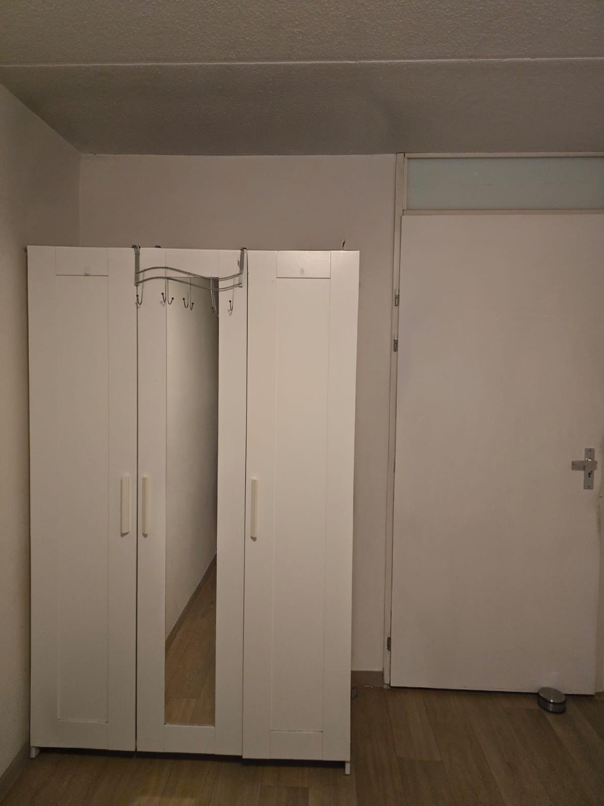 show all photos of Humberto Delgadoplein