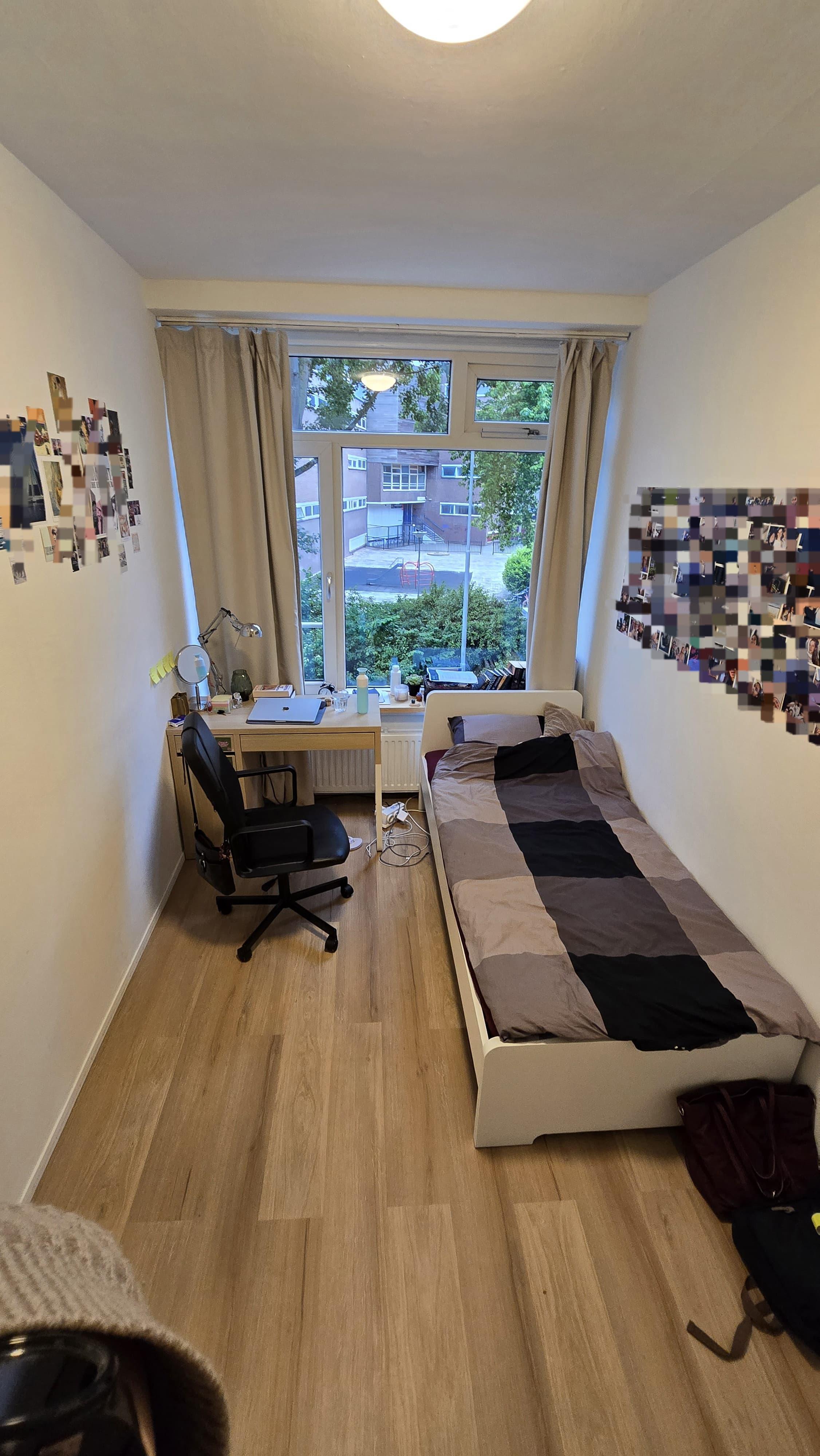 show all photos of Admiraal de Ruyterweg