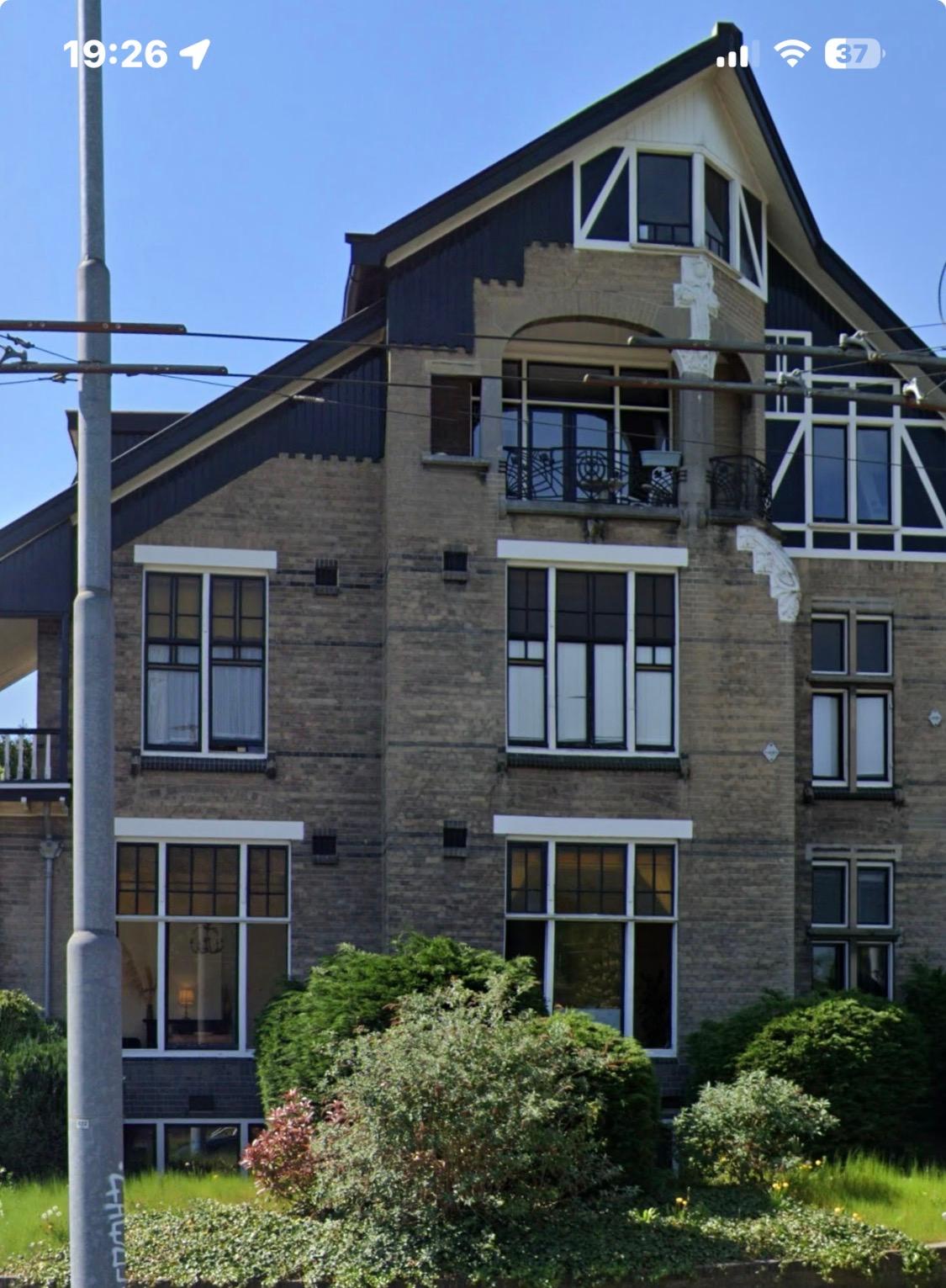 show all photos of Burgemeestersplein