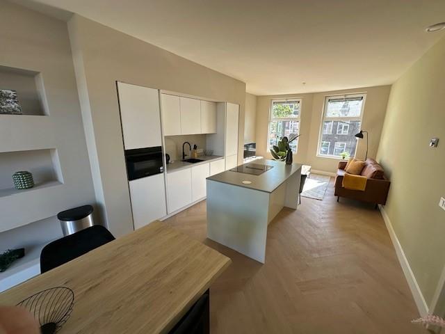 show all photos of Koninginnelaan