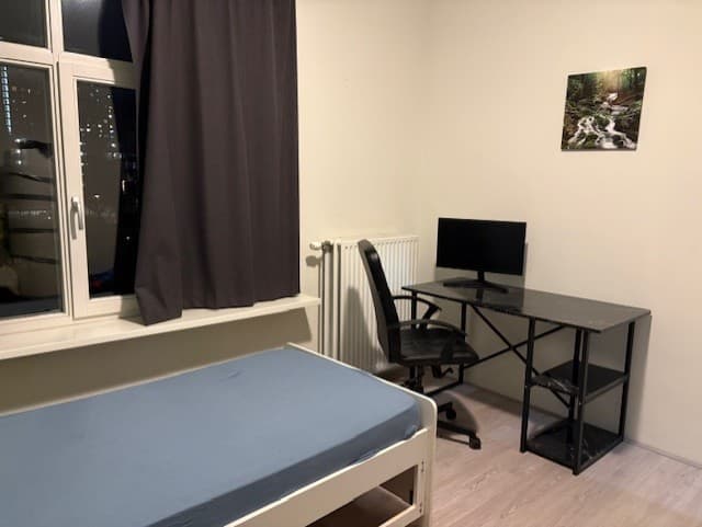 show all photos of Laakkade