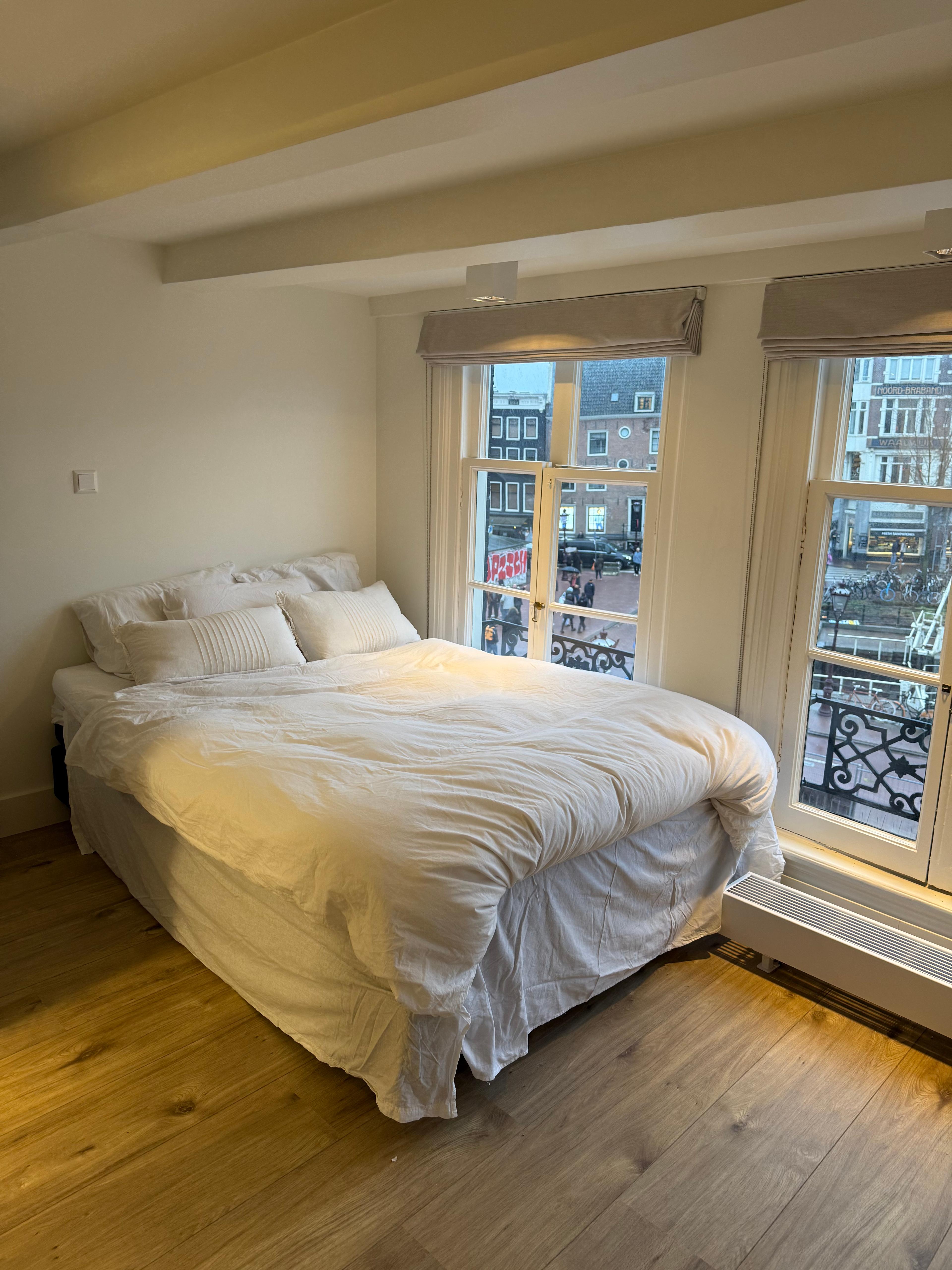 show all photos of Prins Hendrikkade