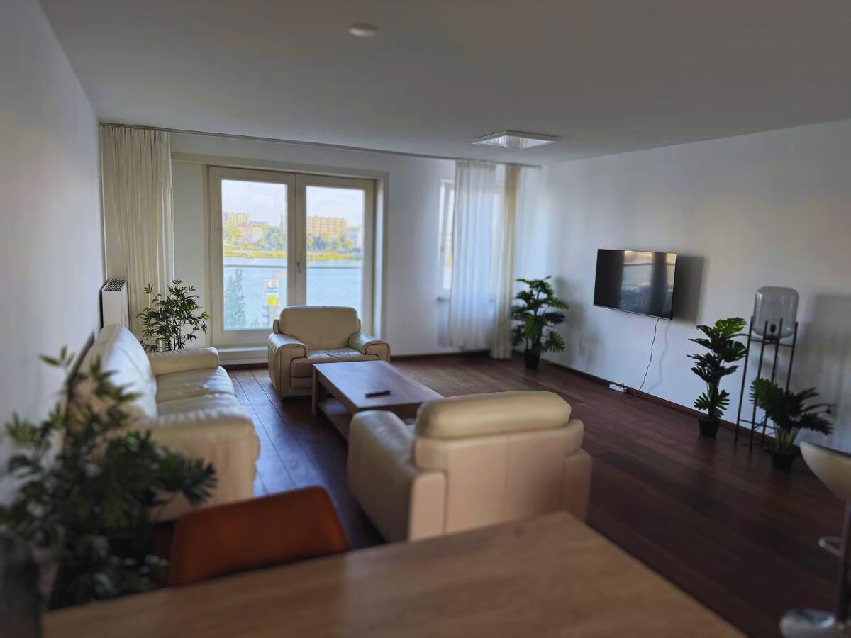 show all photos of Maashaven N.z.