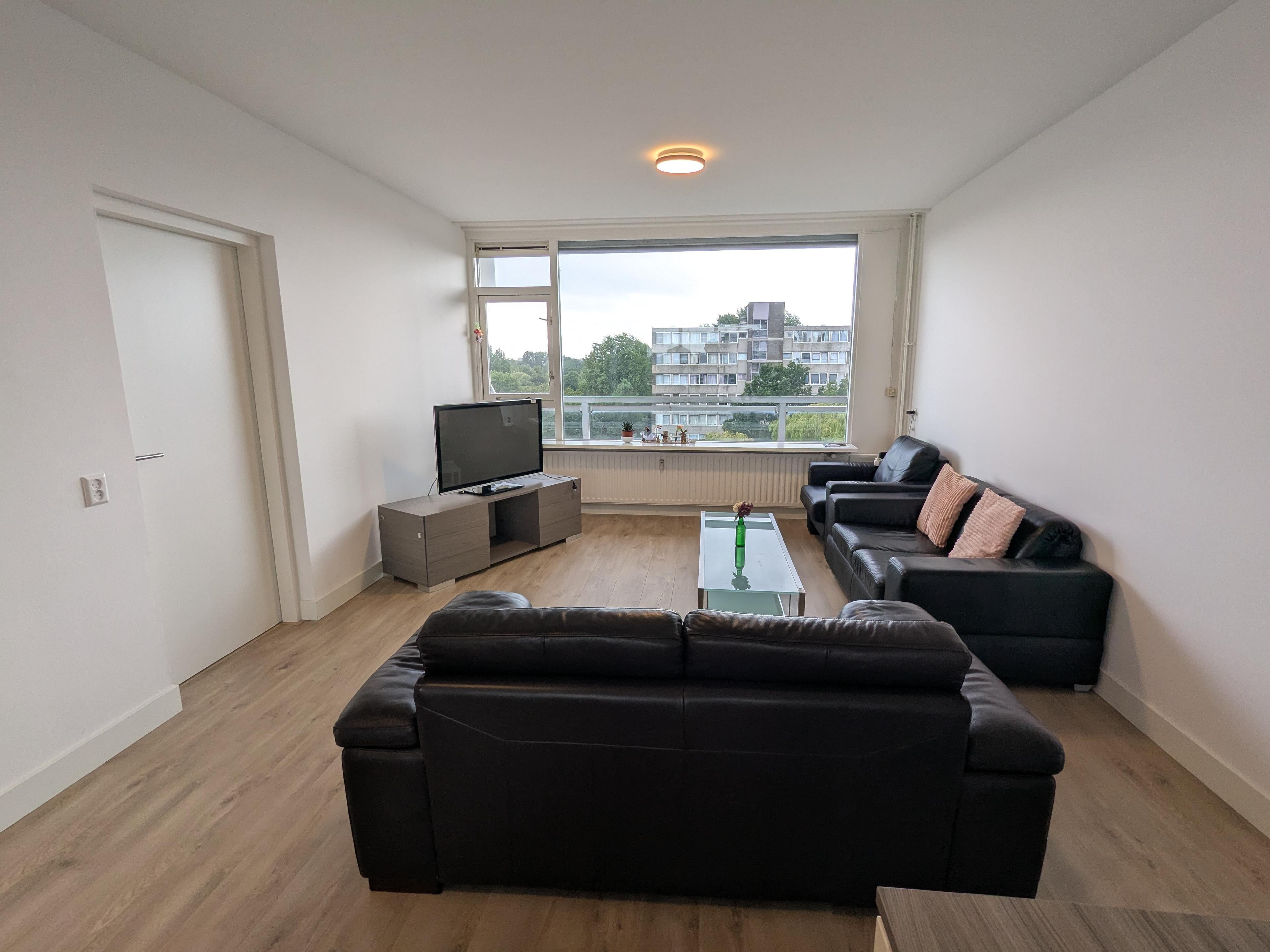 show all photos of Laan van Berlijn