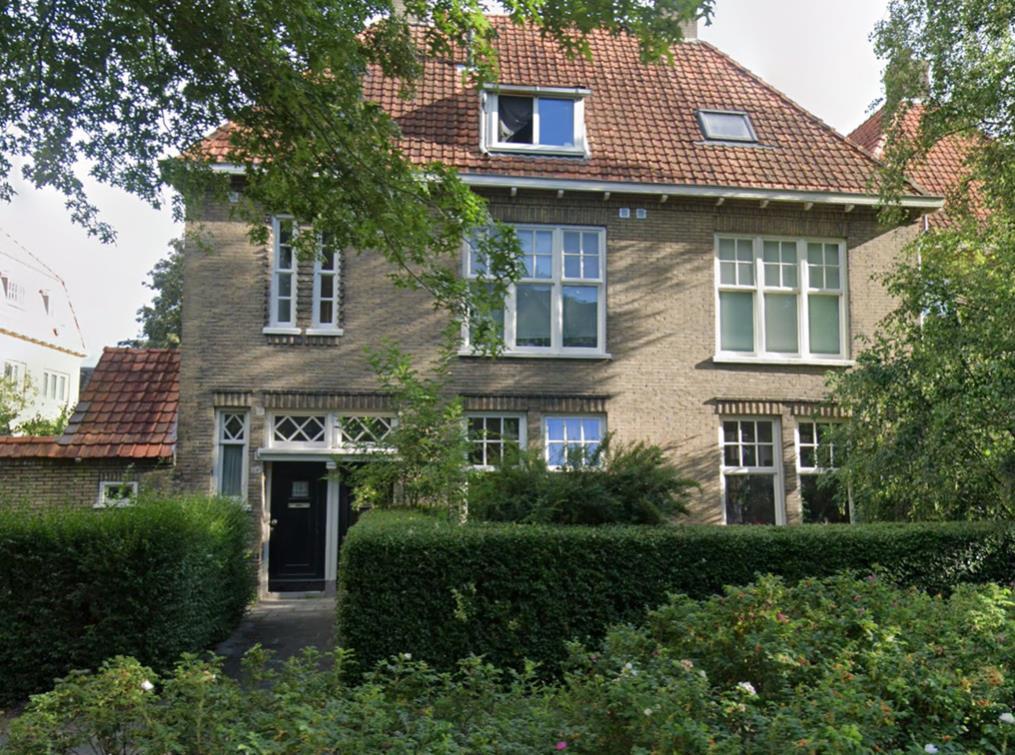 show all photos of Helper Brink