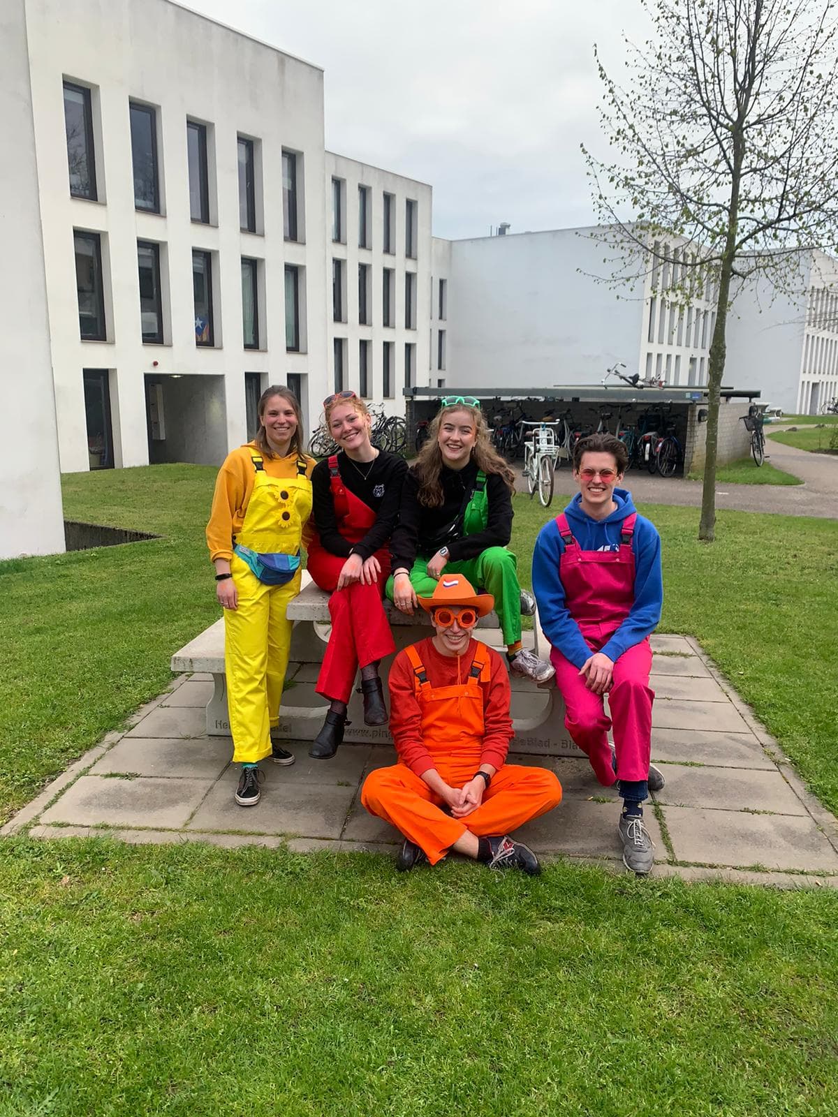 show all photos of Calslaan