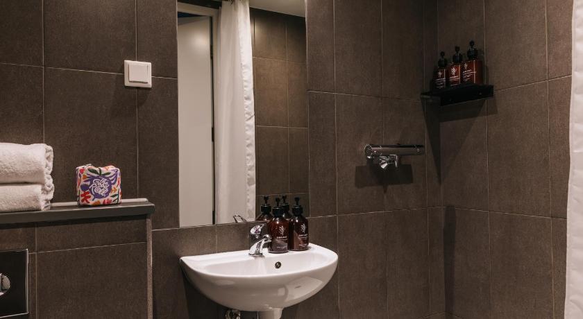 show all photos of Jan van Galenstraat