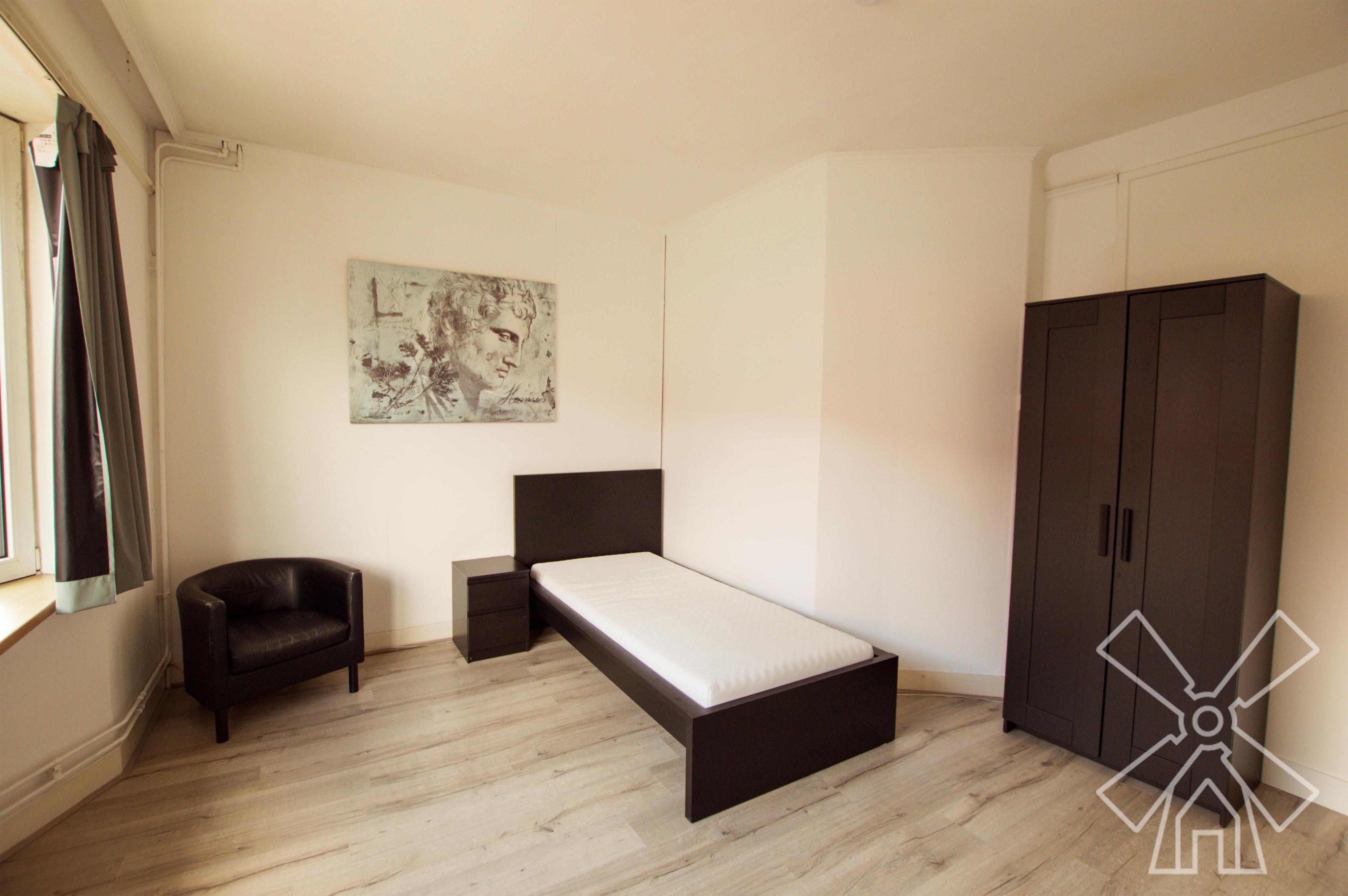 show all photos of Van den Berghstraat