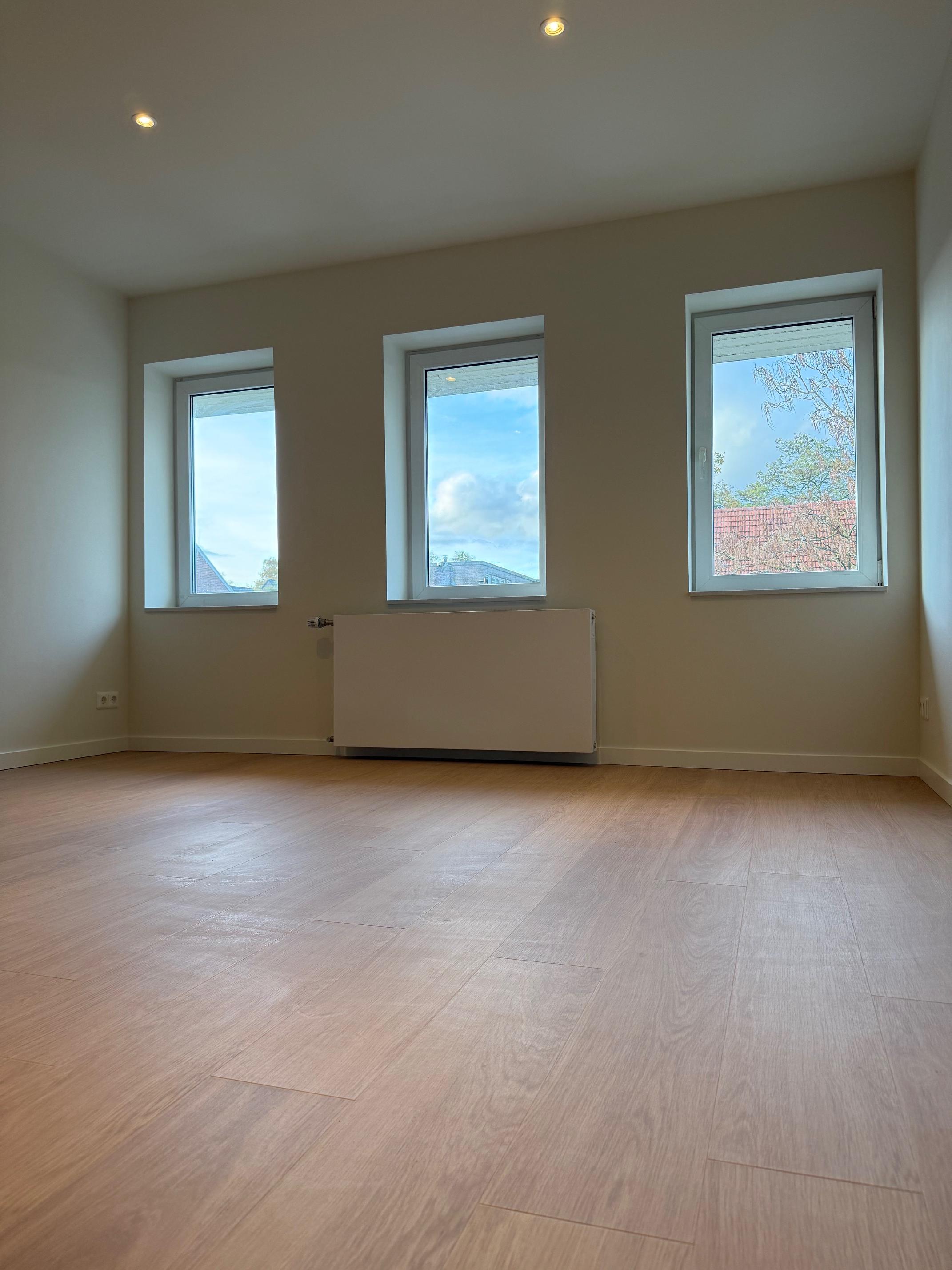 show all photos of Rosendaalsestraat