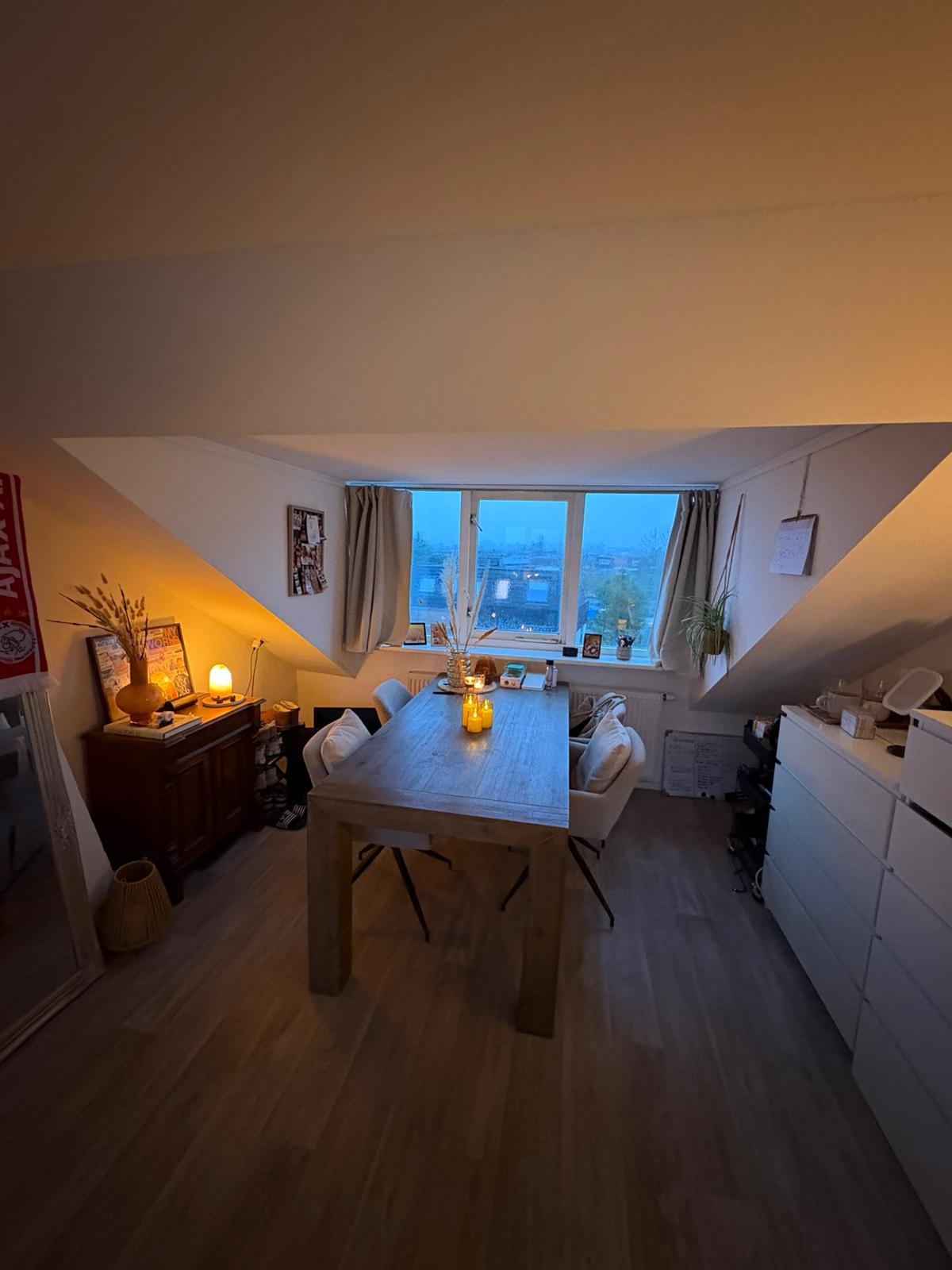 show all photos of Floresstraat