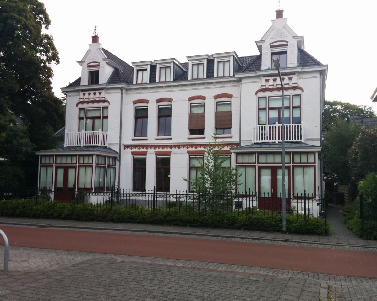 show all photos of Hoge Naarderweg