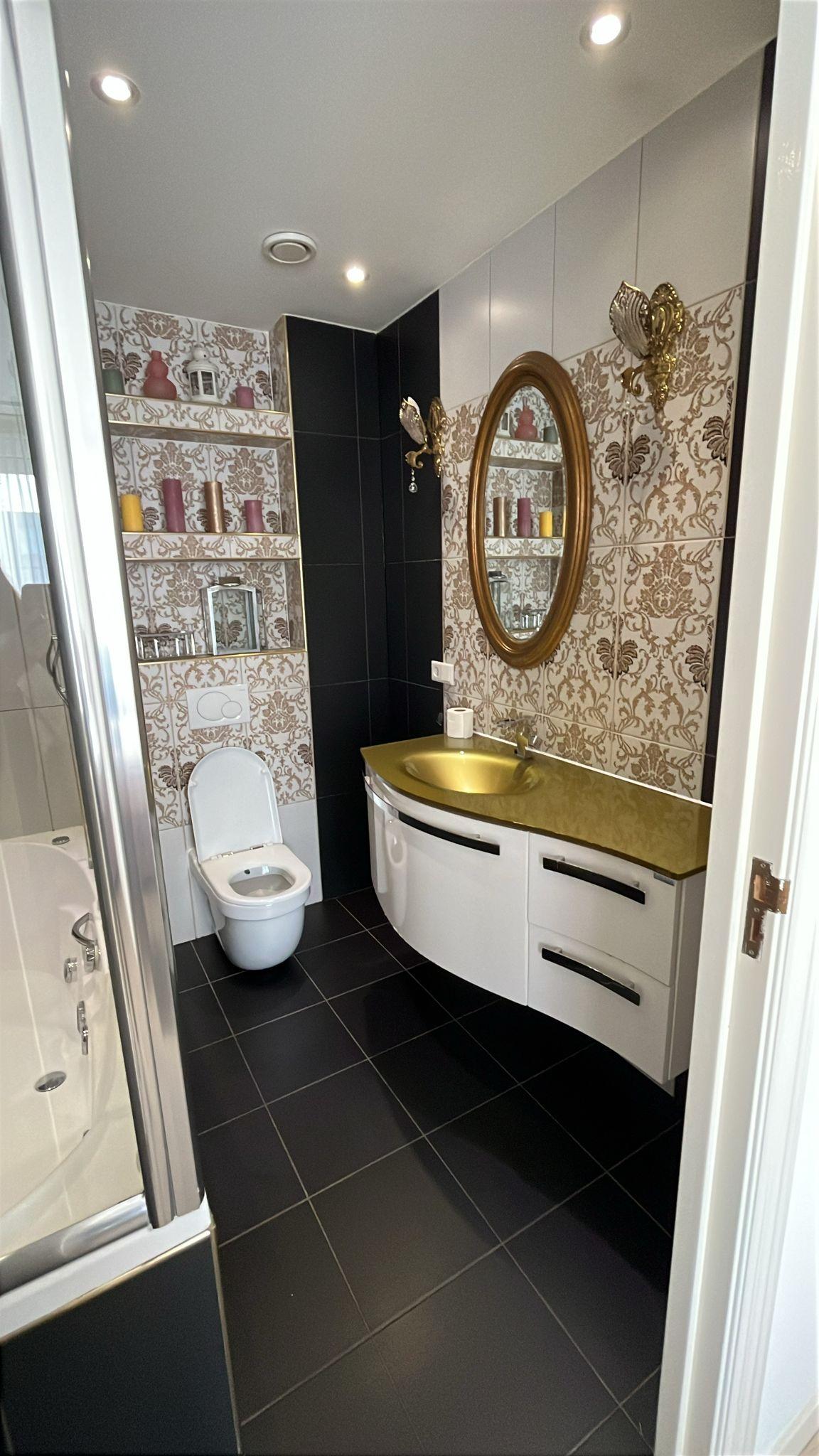 show all photos of Troelstralaan