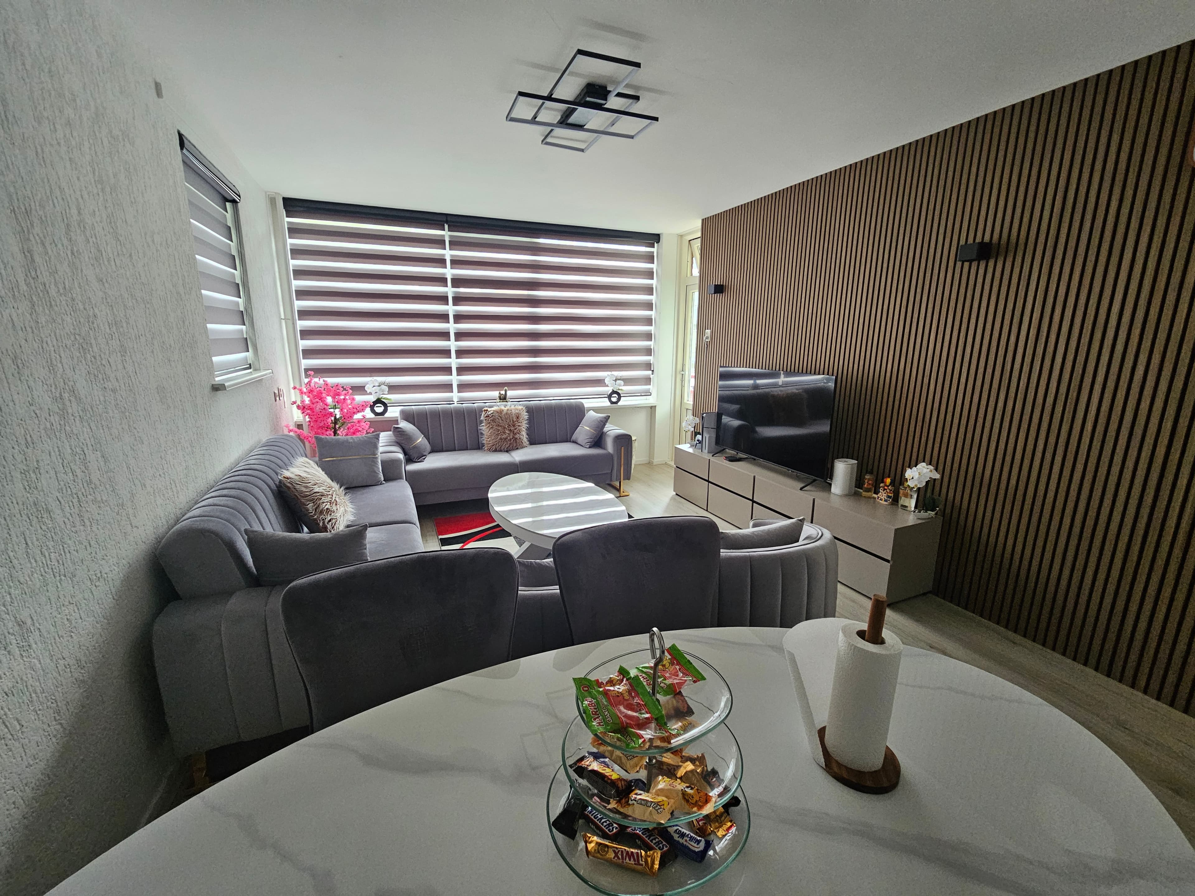 show all photos of Deltalaan