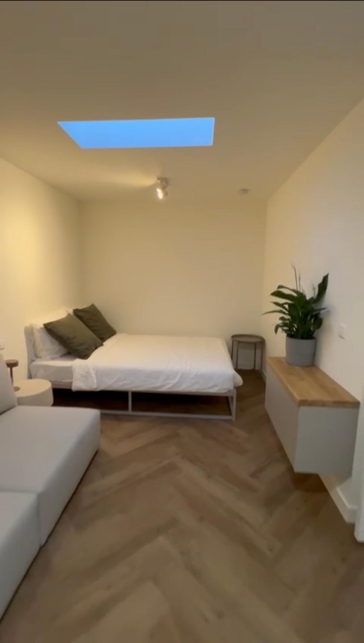 show all photos of Nieuwe Laan