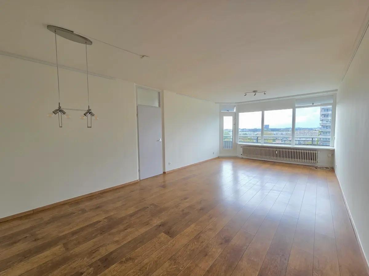 show all photos of Azielaan