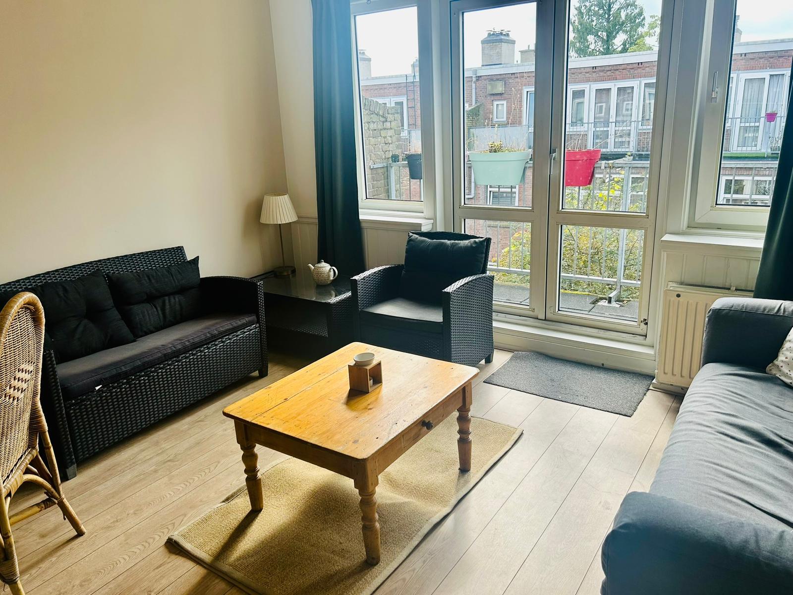 show all photos of Frank van Borselenstraat